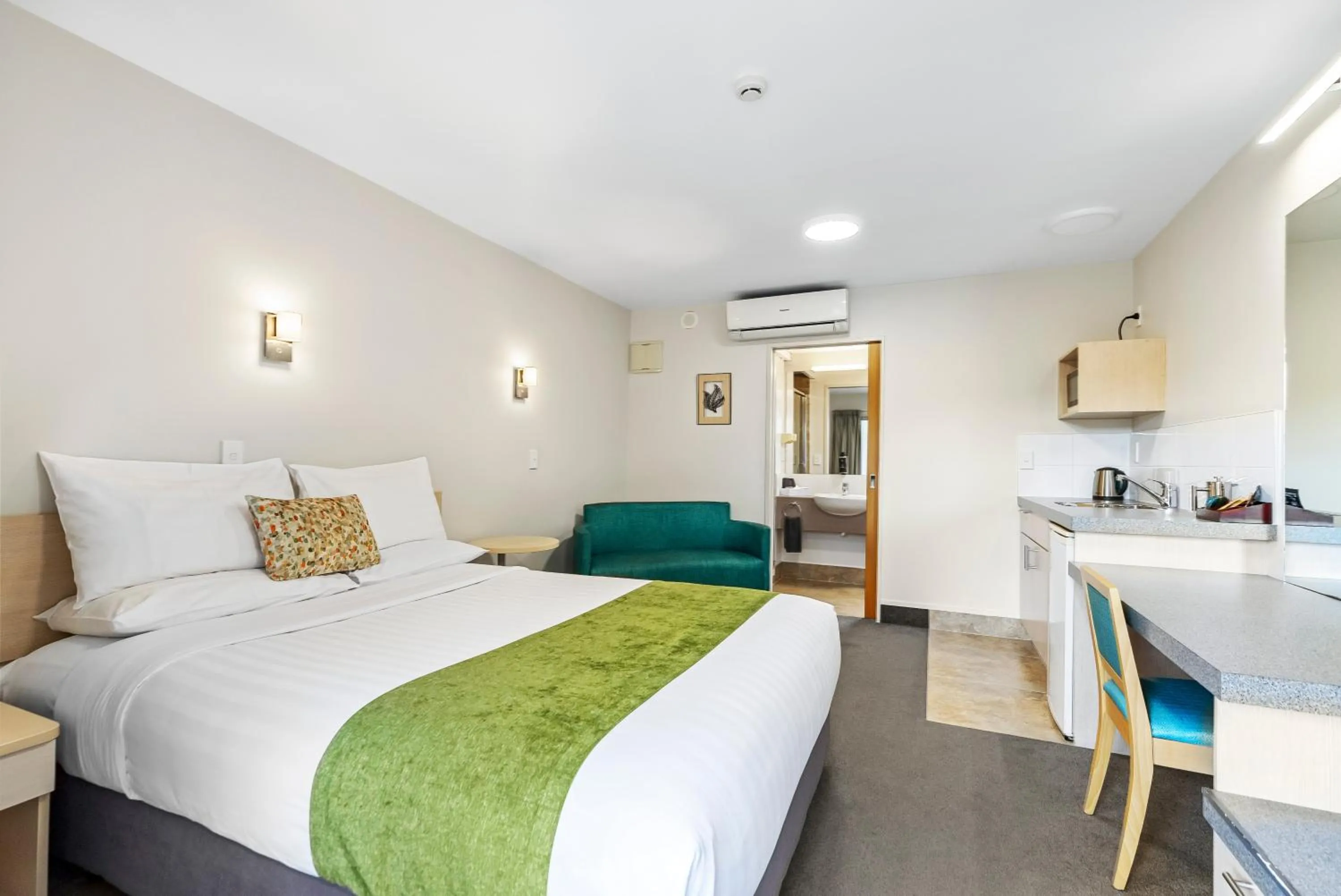 Bed in Bella Vista Motel Whangarei