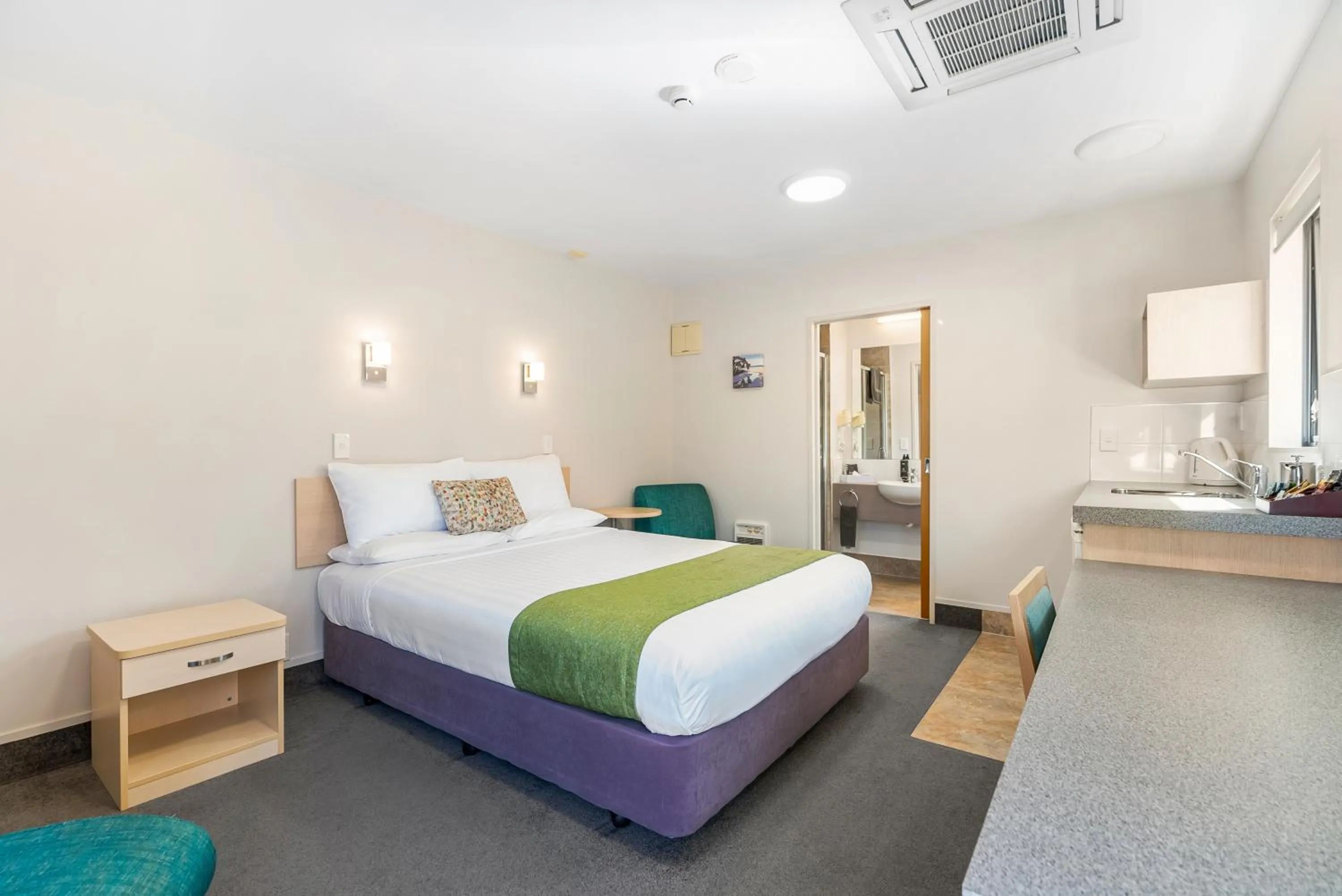 Bed in Bella Vista Motel Whangarei