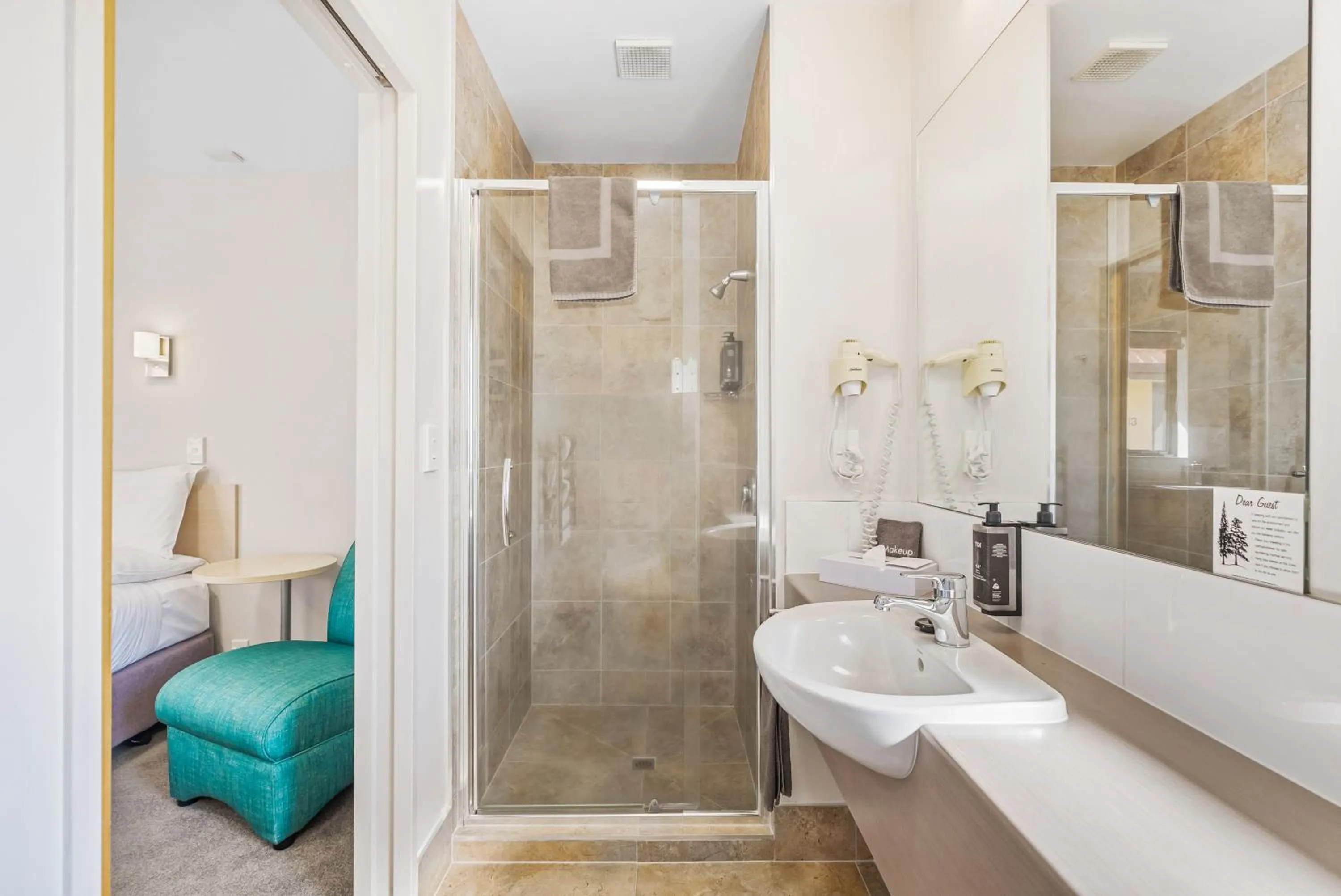 Shower in Bella Vista Motel Whangarei