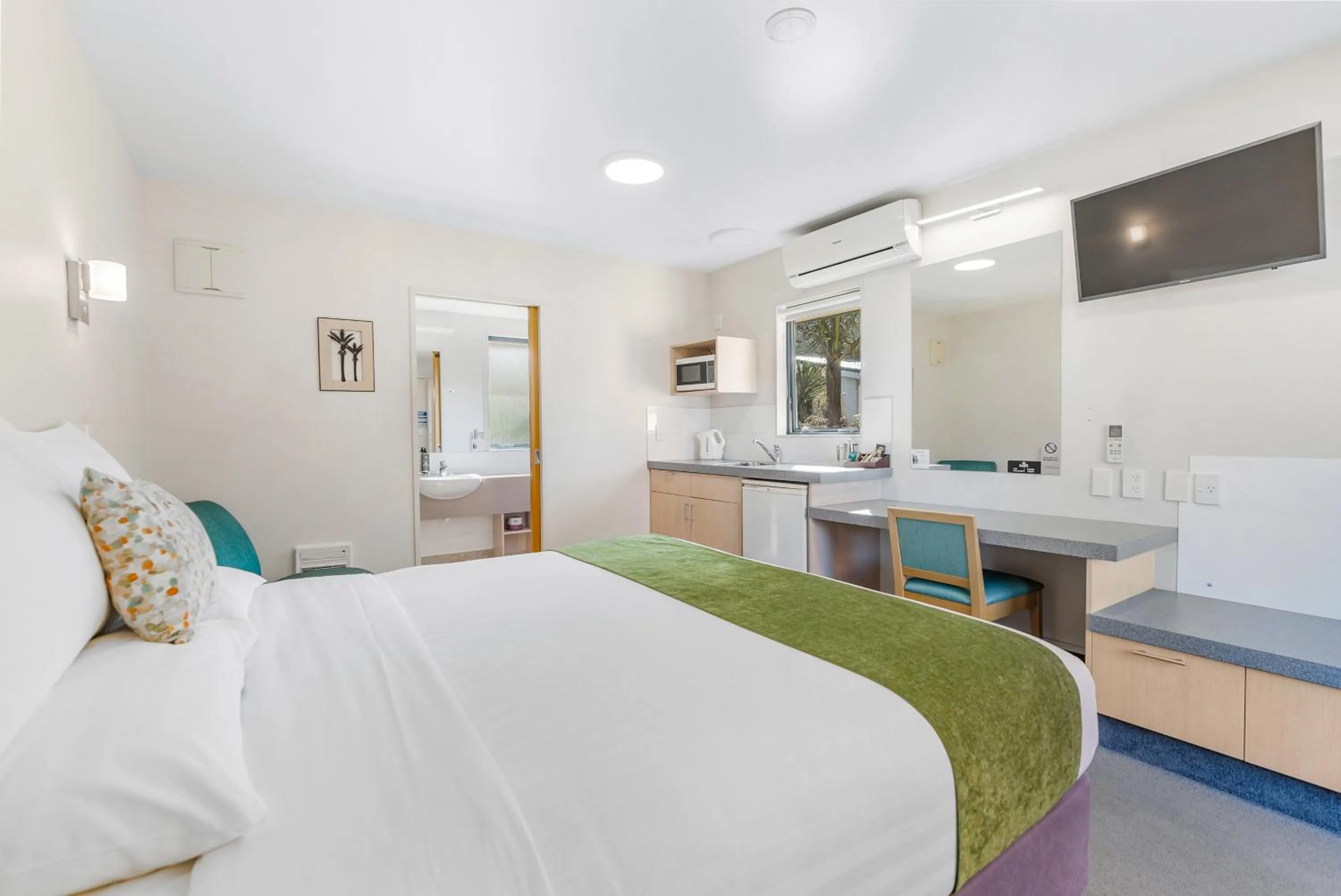 Bed in Bella Vista Motel Whangarei