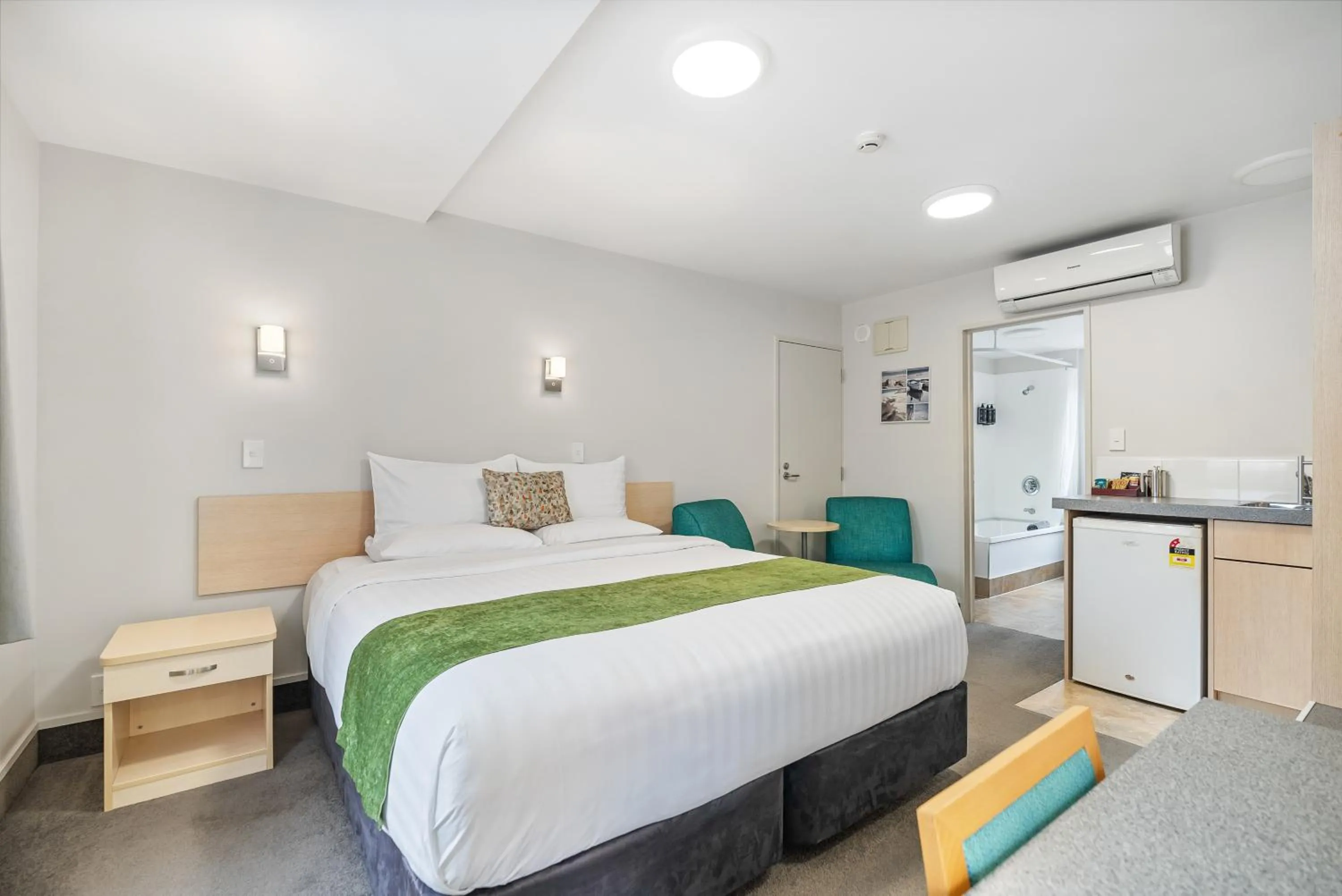 Bedroom, Bed in Bella Vista Motel Whangarei