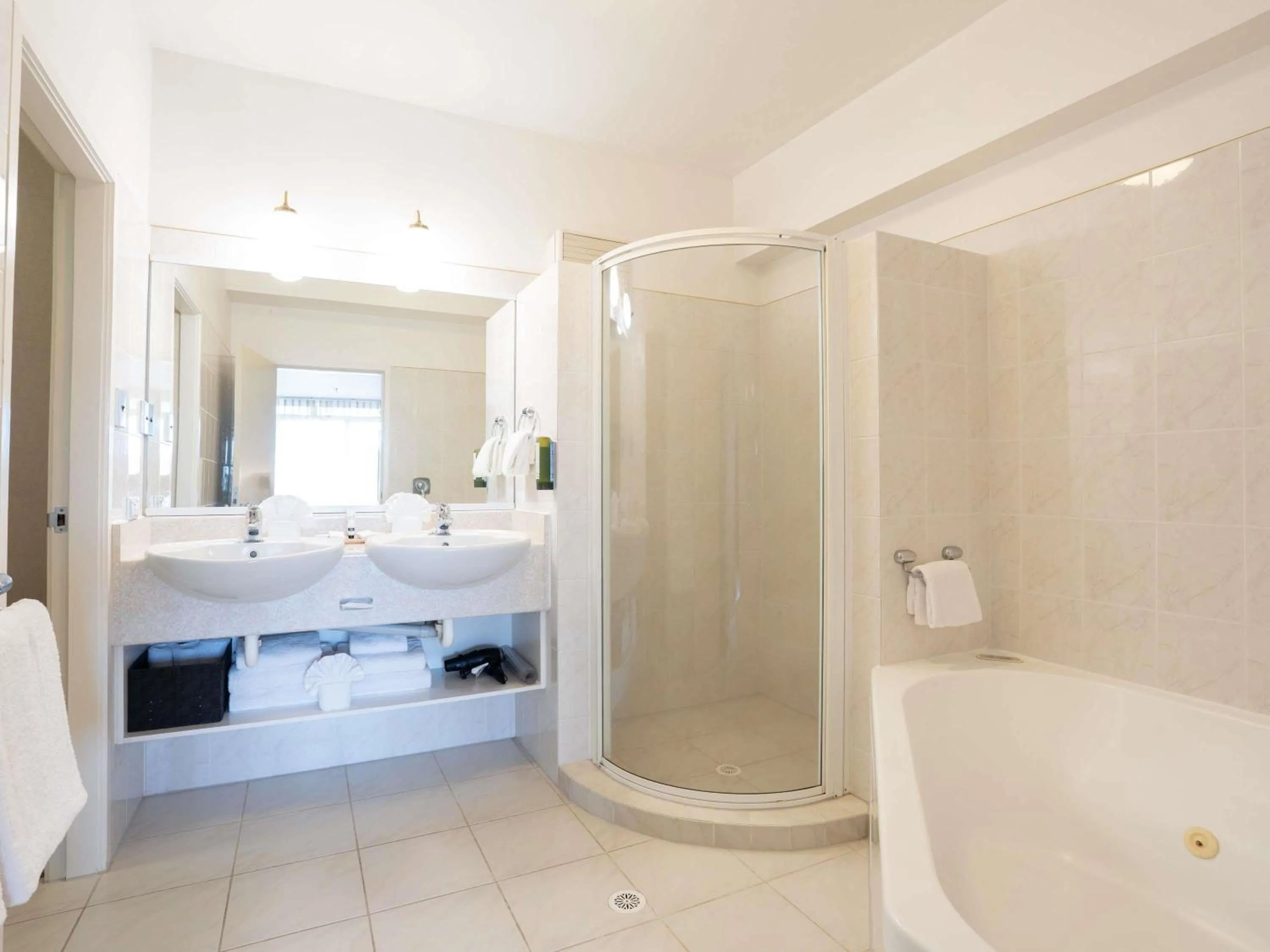 Bedroom, Bed in Wairakei Resort Taupo