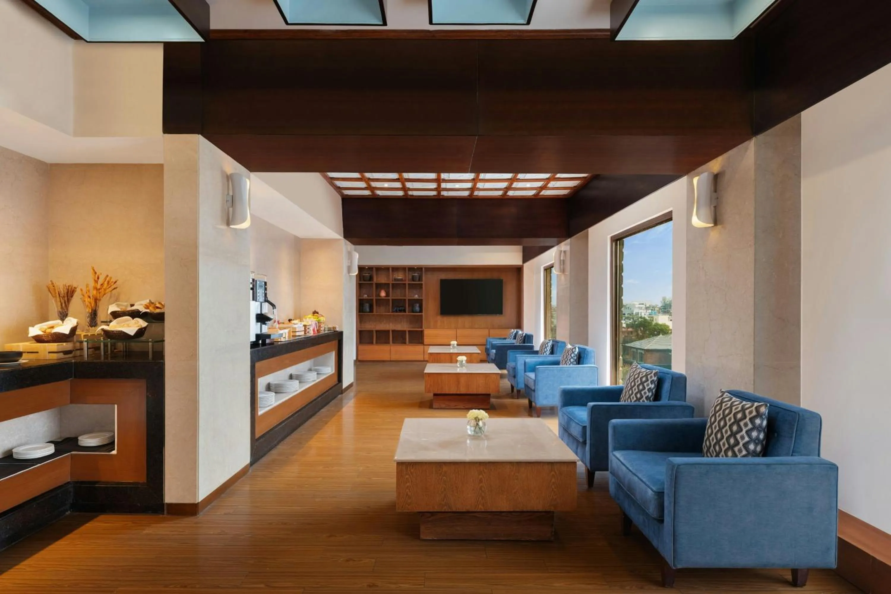 Lounge or bar, Bed in The Soaltee Kathmandu, Autograph Collection