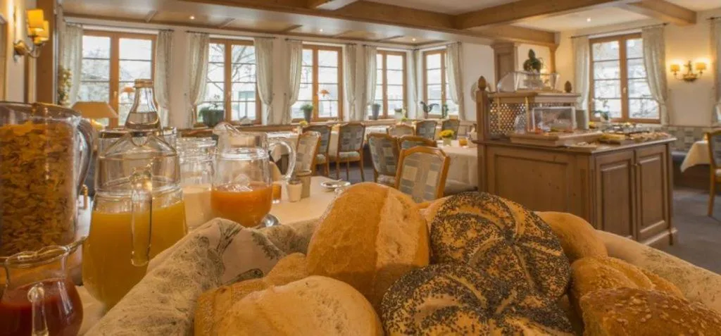 Restaurant/places to eat in Landhotel Donner