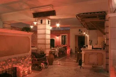 Restaurant/places to eat in MARCHESINA RESORT srls