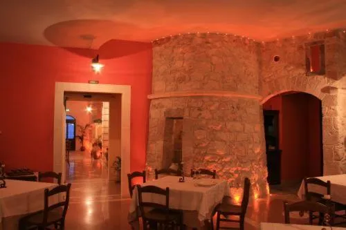 Restaurant/places to eat in MARCHESINA RESORT srls