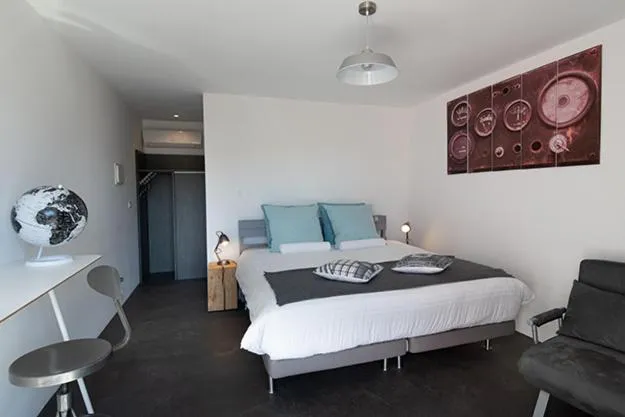 Bedroom, Bed in Mise en Scène