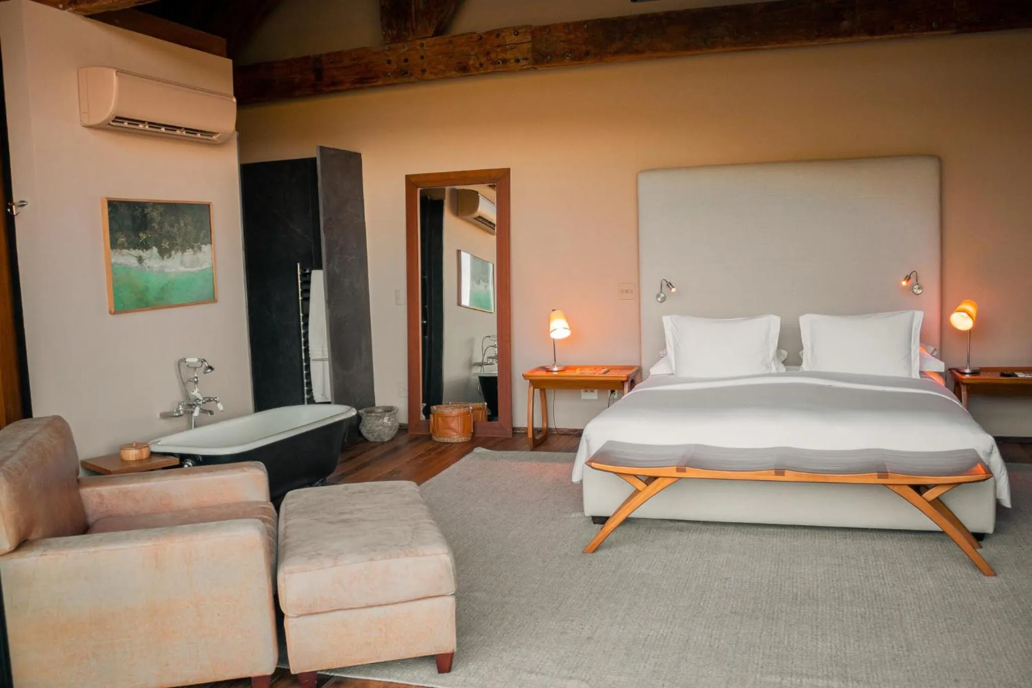 Photo of the whole room, Bed in Botanique Hotel Experience - Campos do Jordão