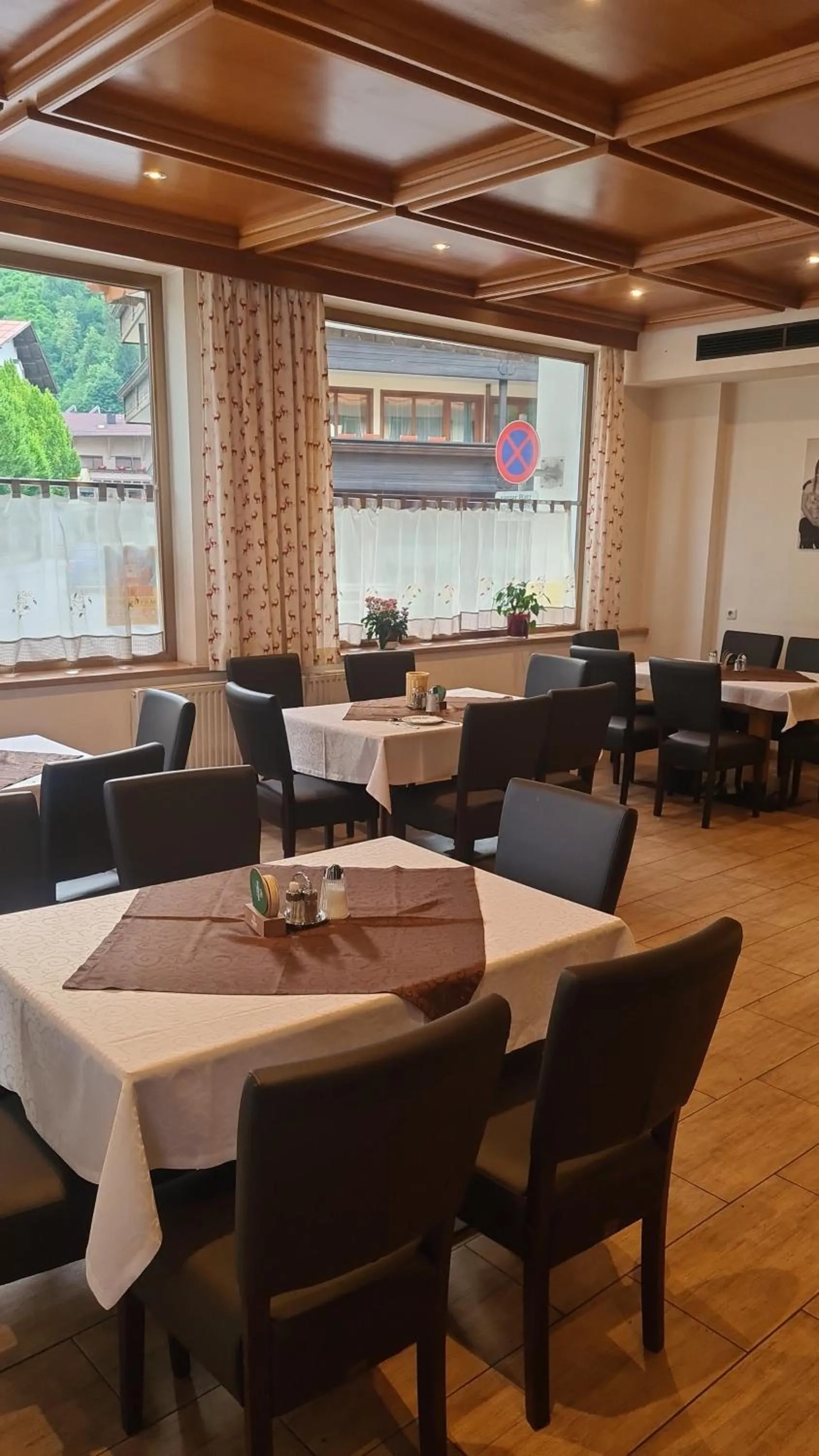 Restaurant/places to eat in Gasthof Hotel Kirchenwirt