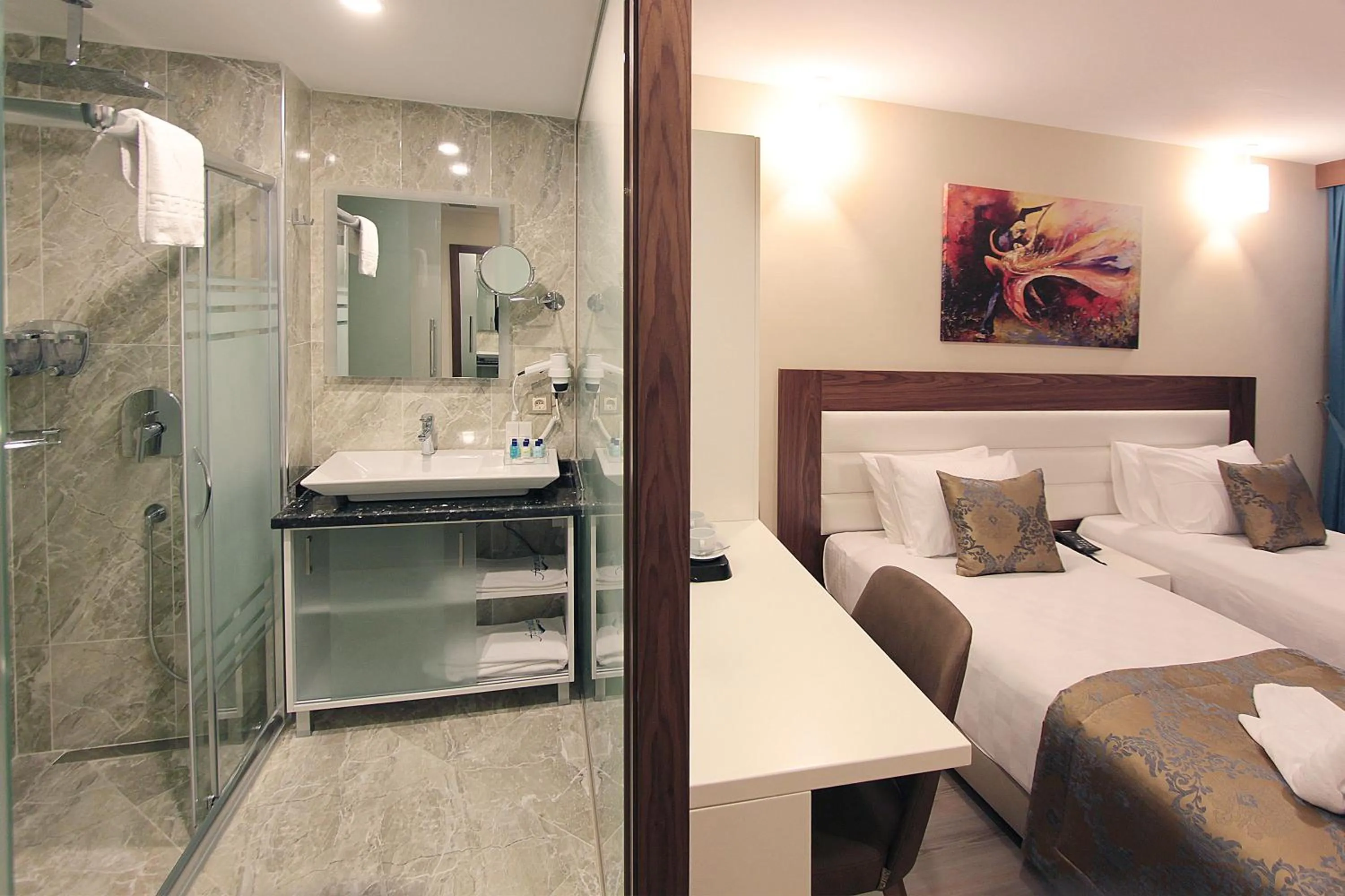 Photo of the whole room, Bed in Forum Suite Otel