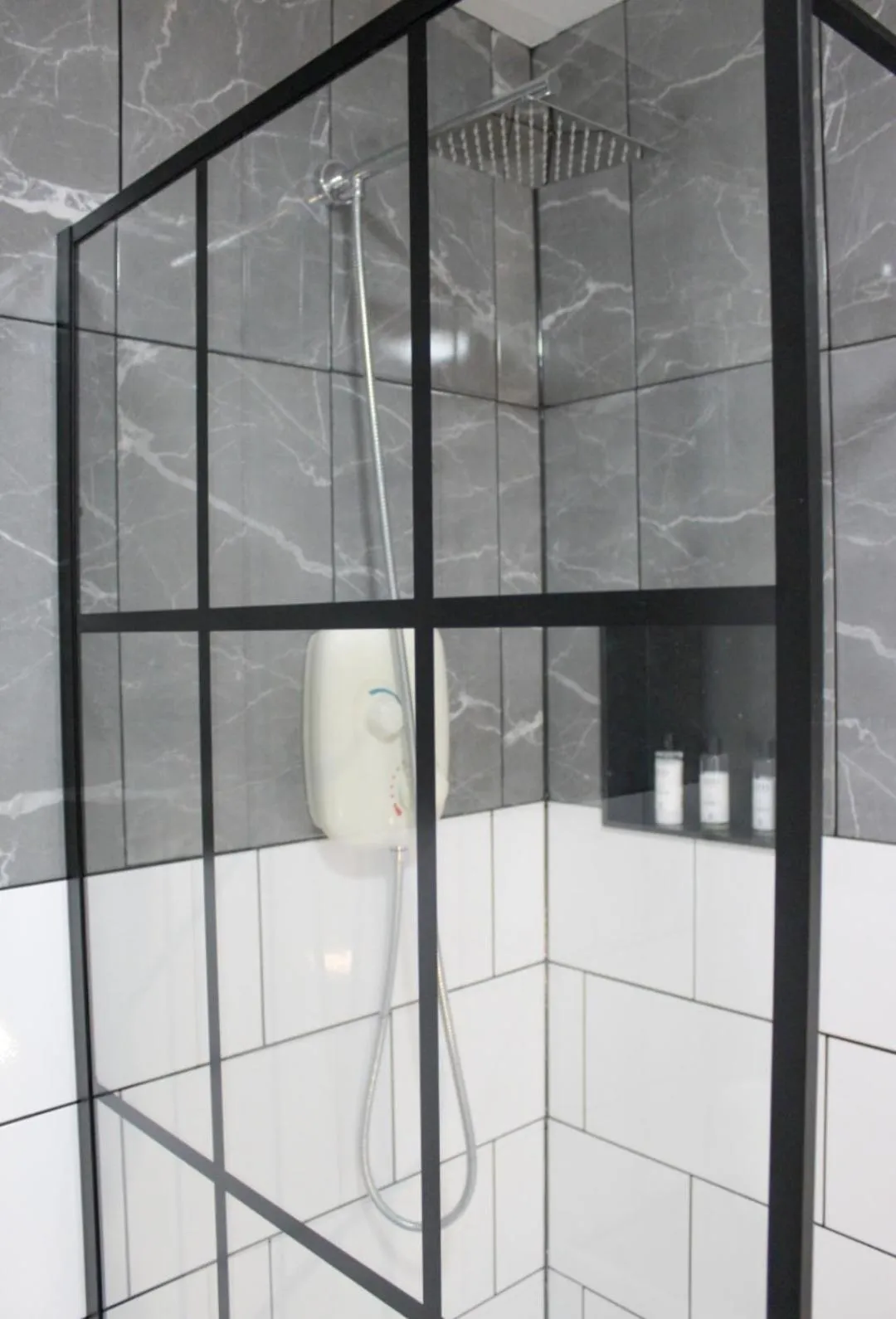 Shower in Argyle Guest House
