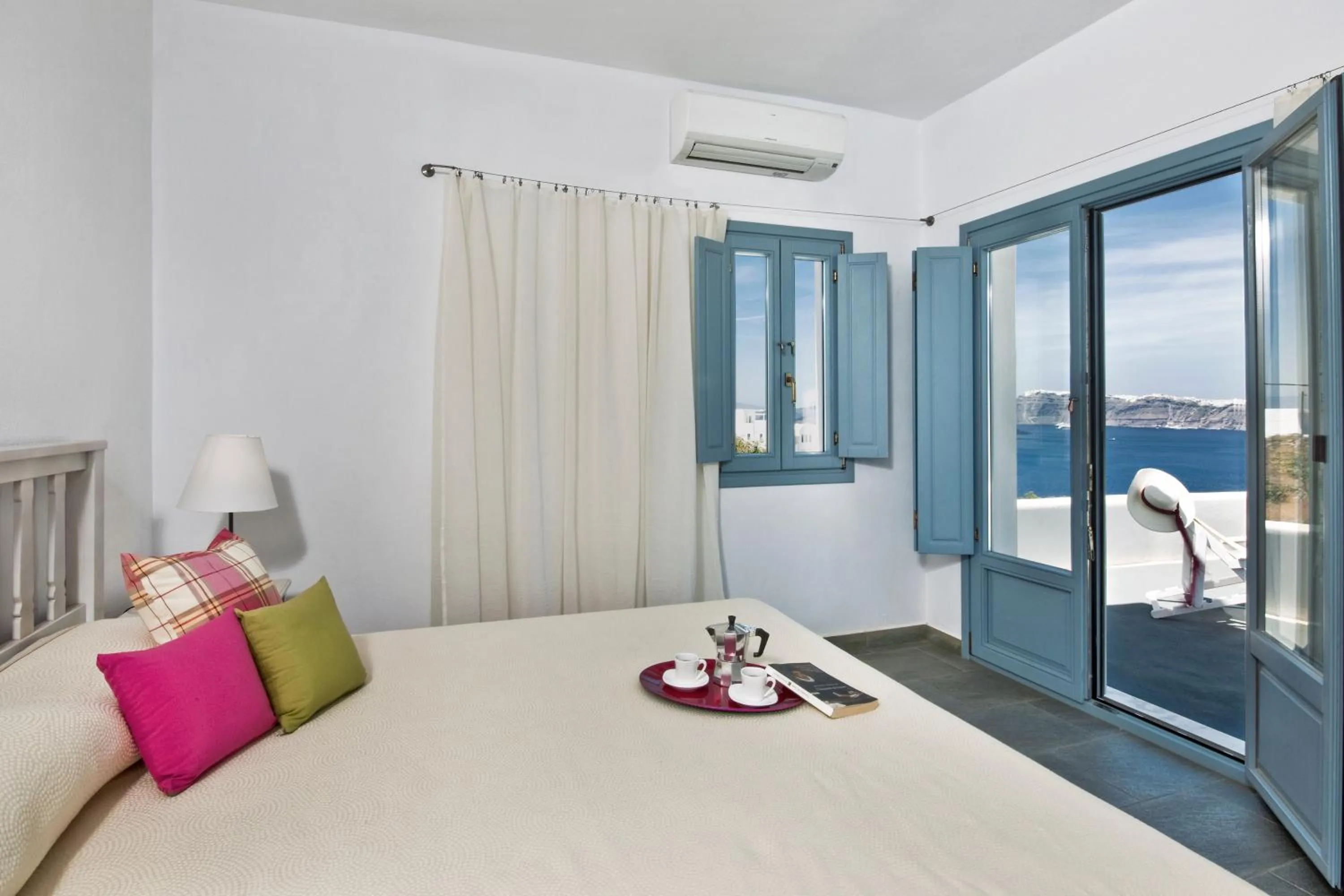 Photo of the whole room, Bed in Aura Marina Apartments Santorini