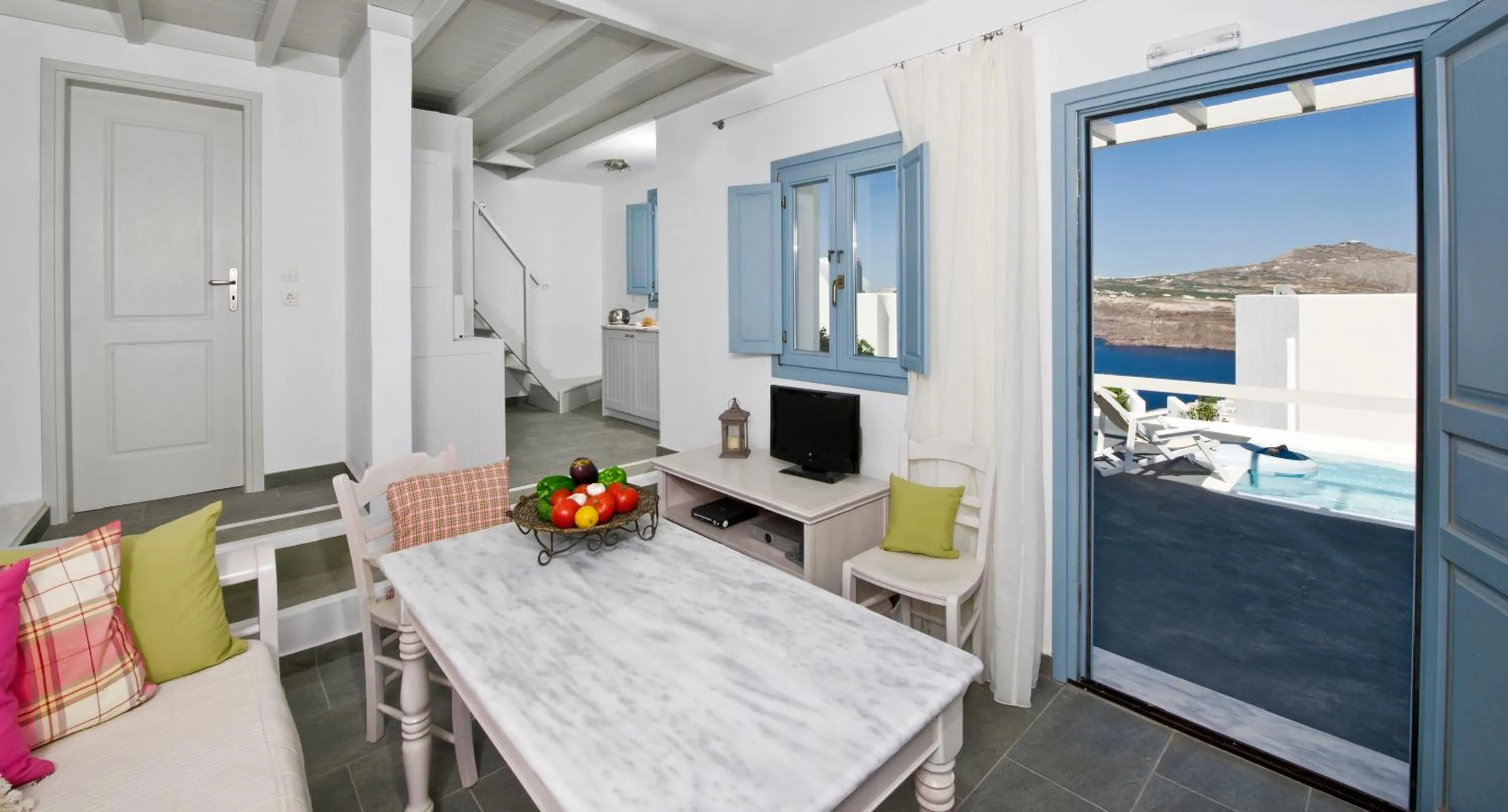 Dining area in Aura Marina Apartments Santorini