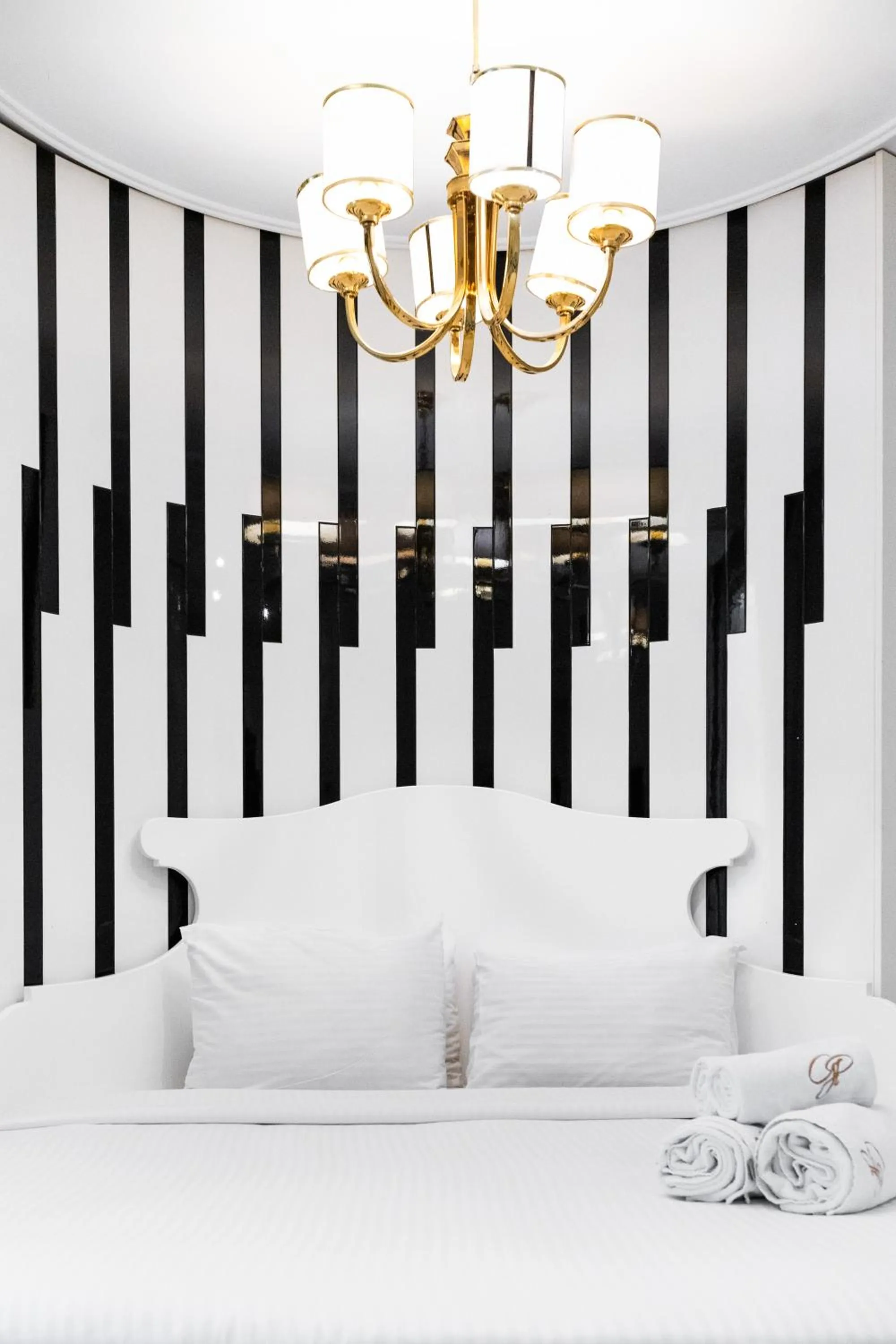 Bed in Golden Pars Hotel