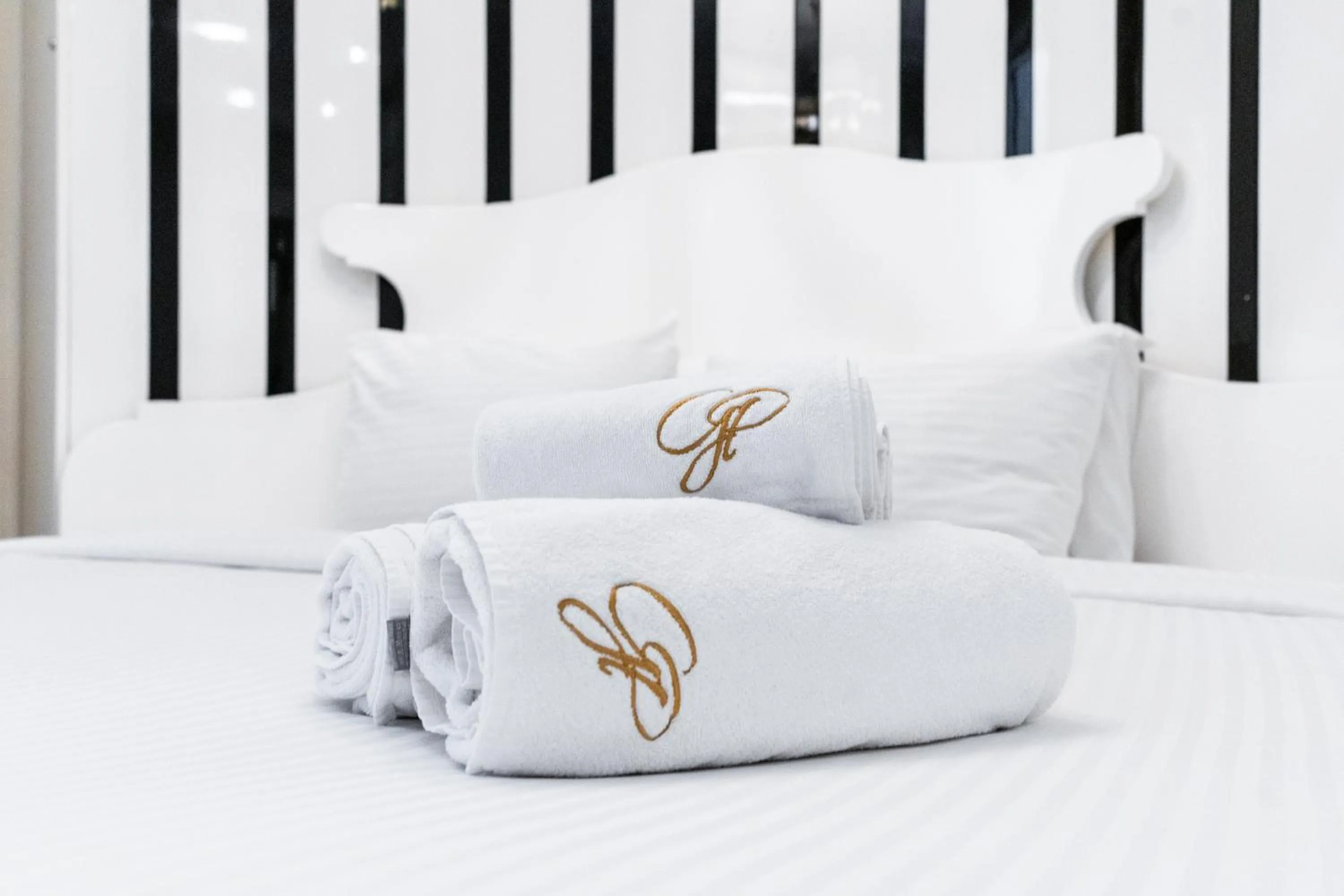 Bed in Golden Pars Hotel