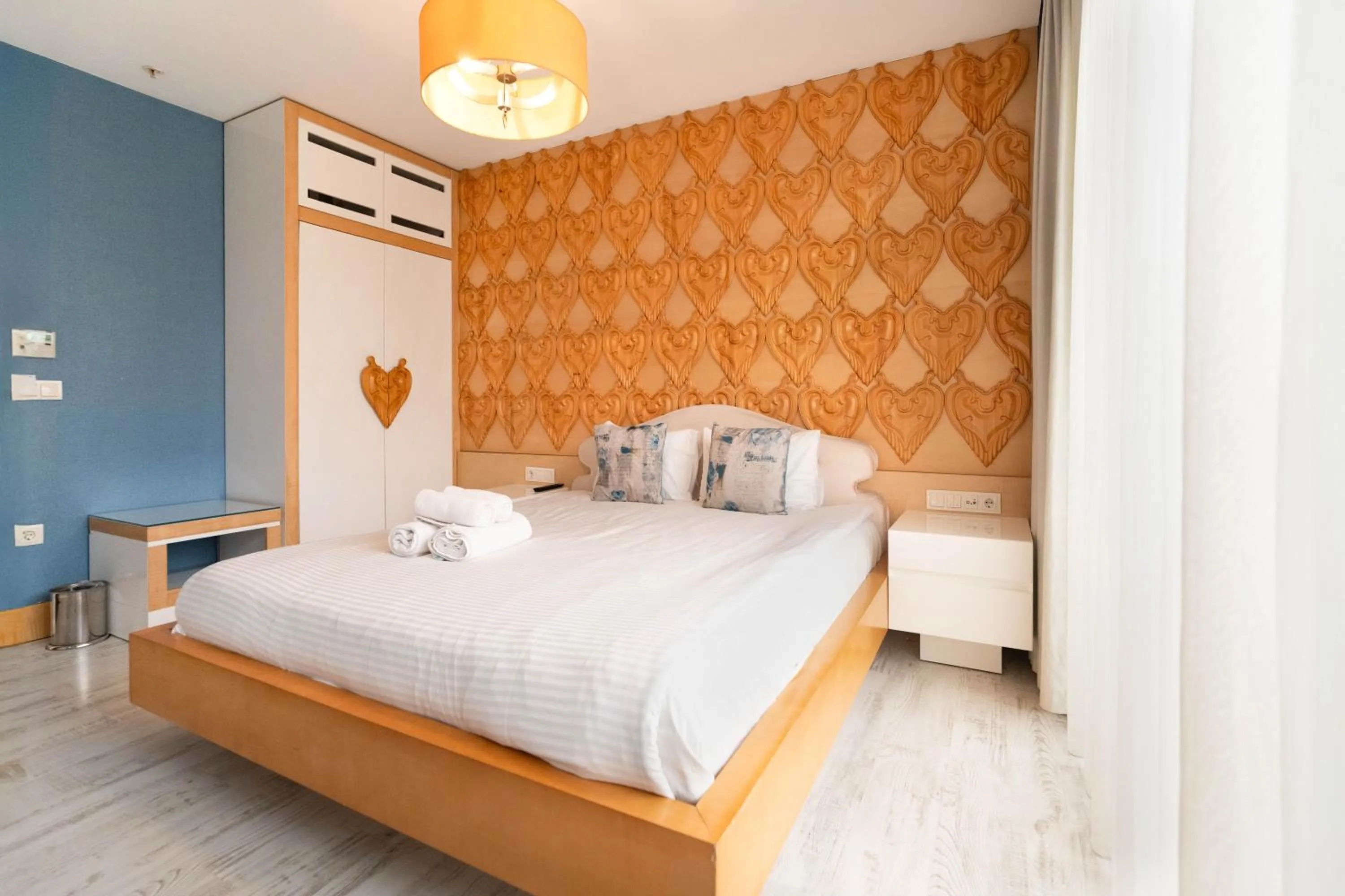 Photo of the whole room, Bed in Golden Pars Hotel