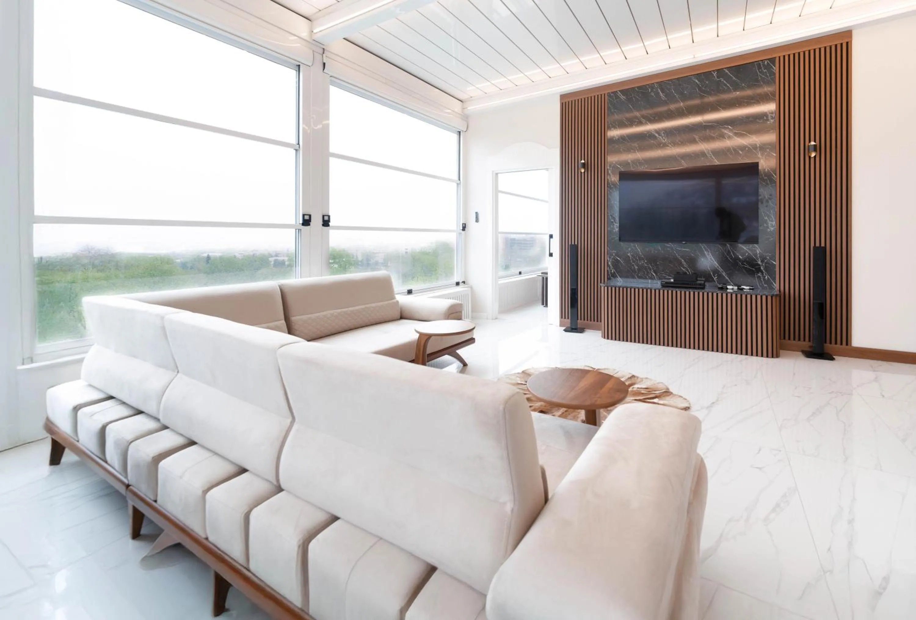 Living room in Golden Pars Hotel