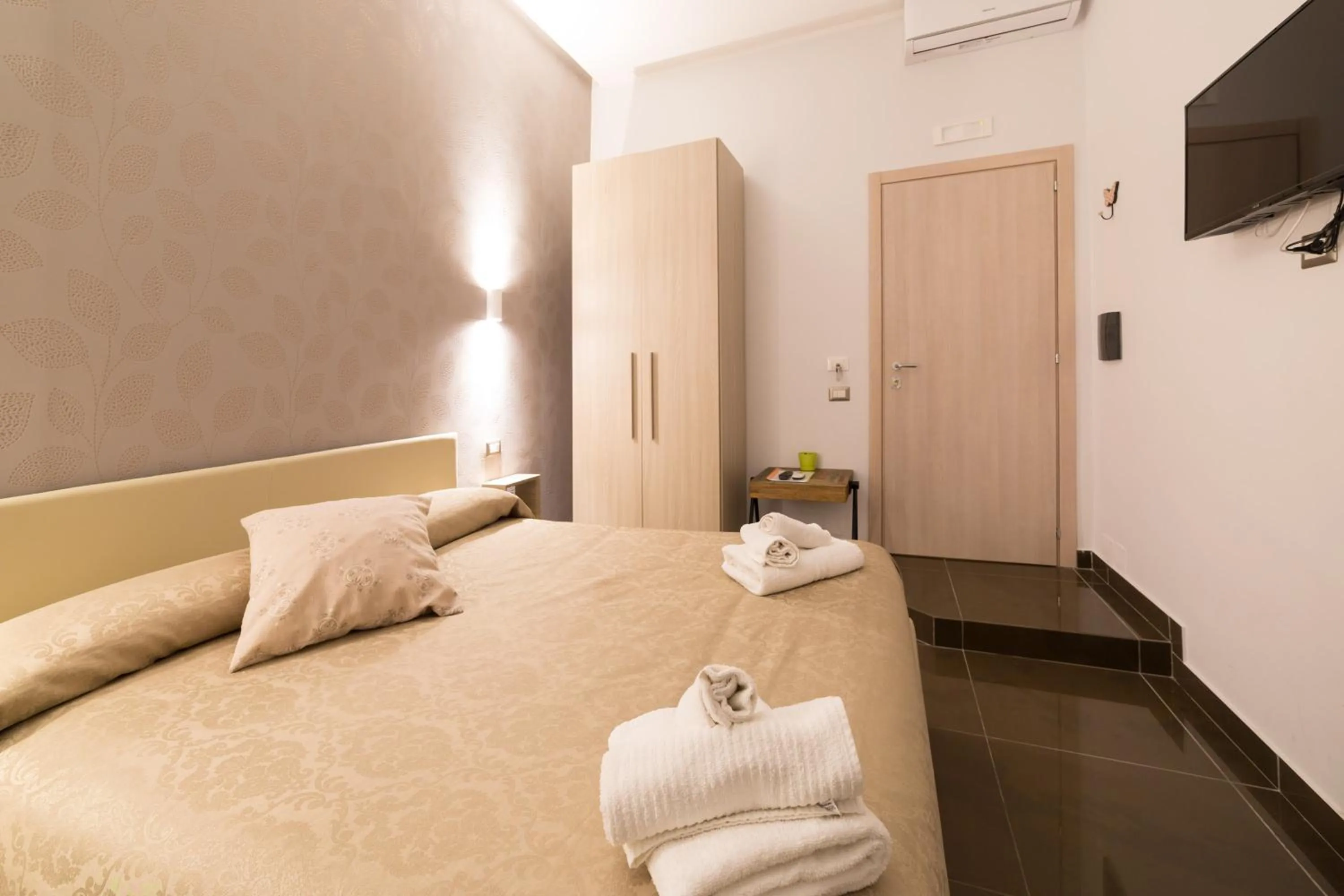 Bed in Be Italian Flat Bovio