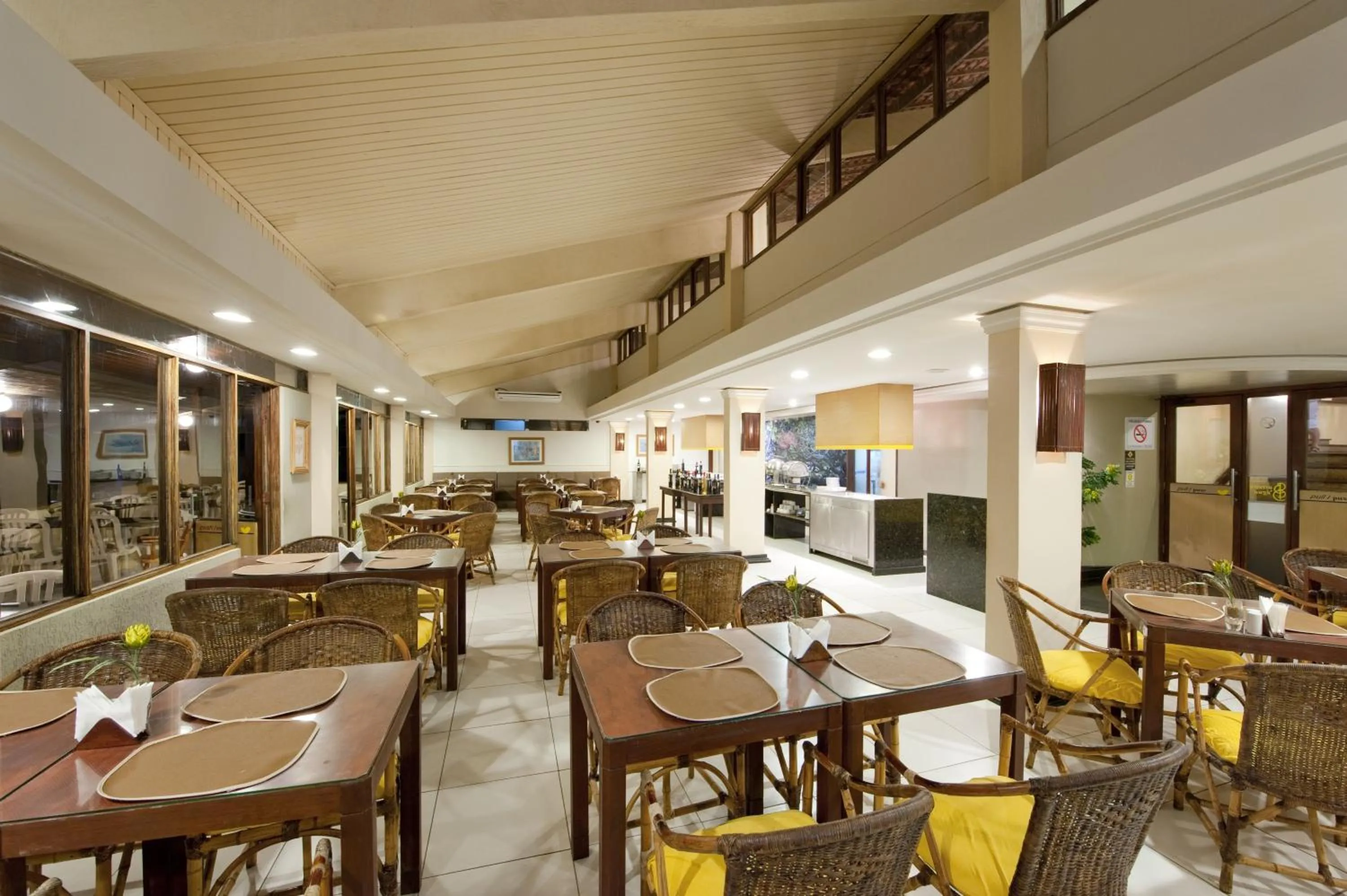 Restaurant/places to eat in Hotel Marsol Beach Resort