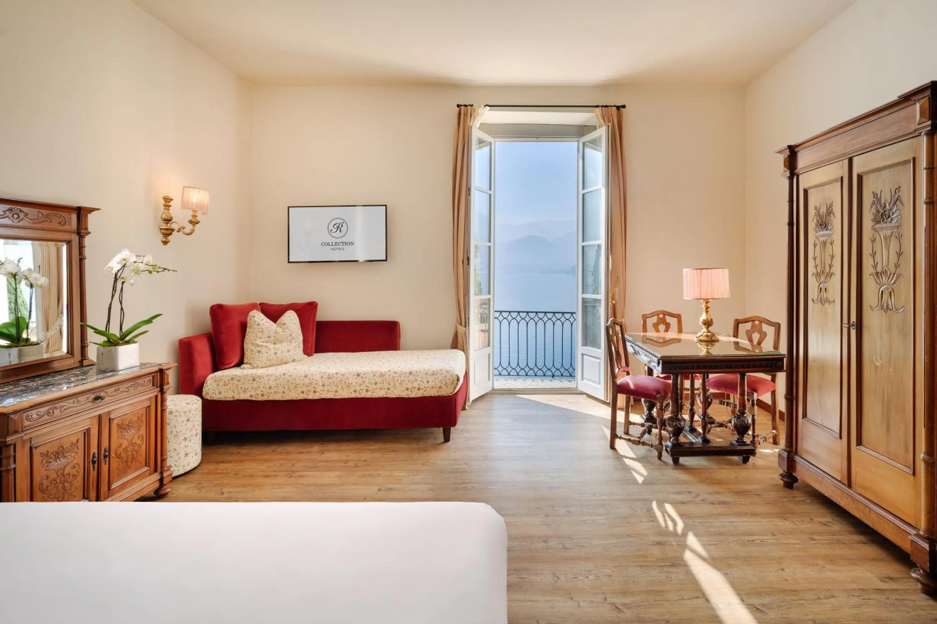 Junior Suite with Lake View in Hotel Royal Victoria, by R Collection Hotels