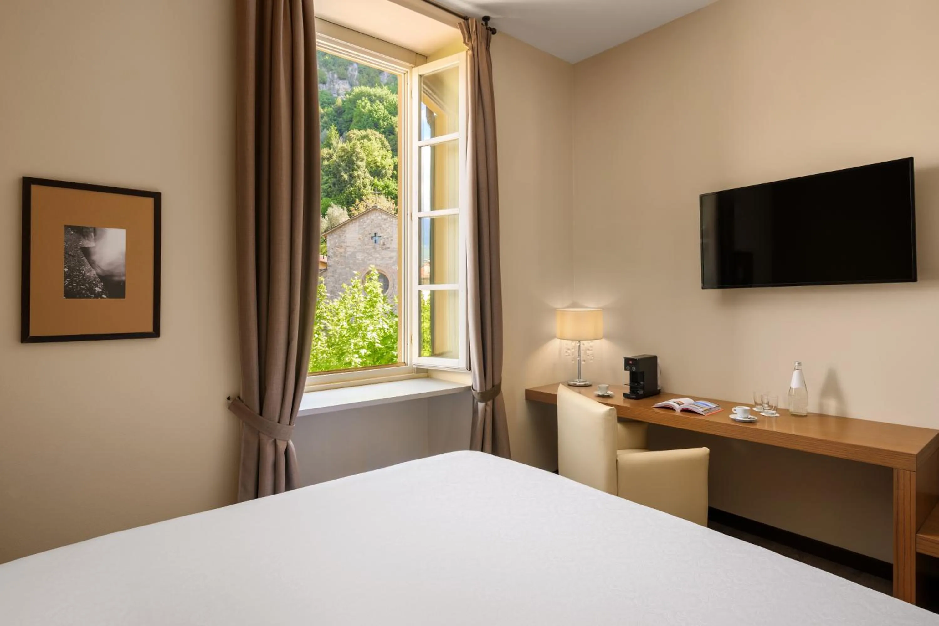 View (from property/room), Bed in Hotel Royal Victoria, by R Collection Hotels
