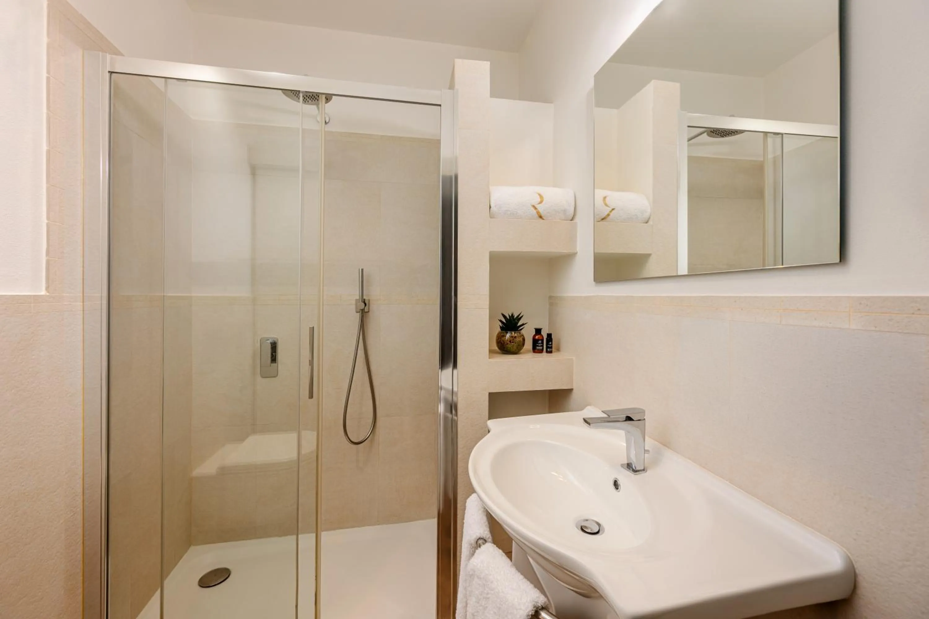 Bathroom in Hotel Royal Victoria, by R Collection Hotels
