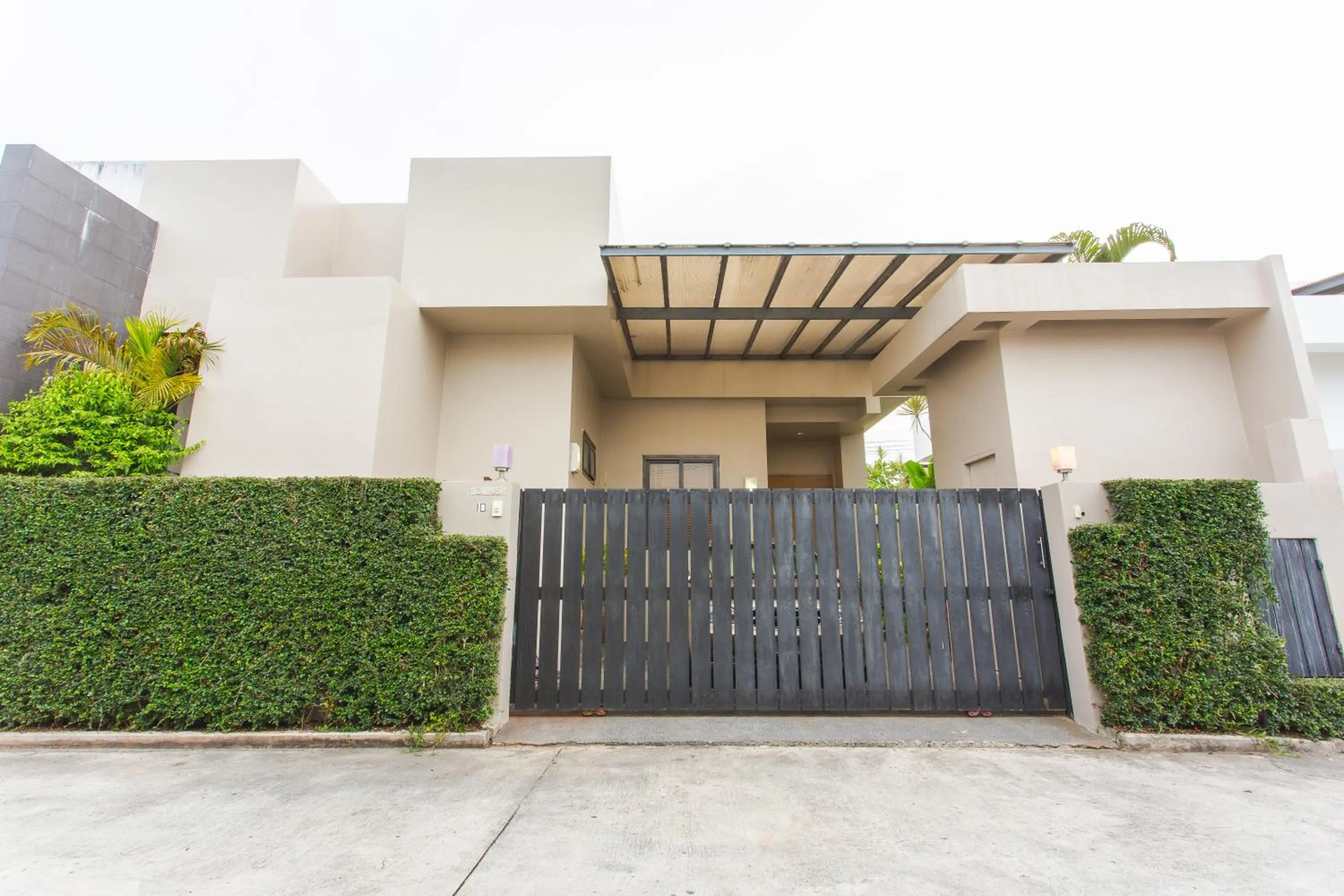 Facade/entrance in Honeymooner Pool Villa@Seastone