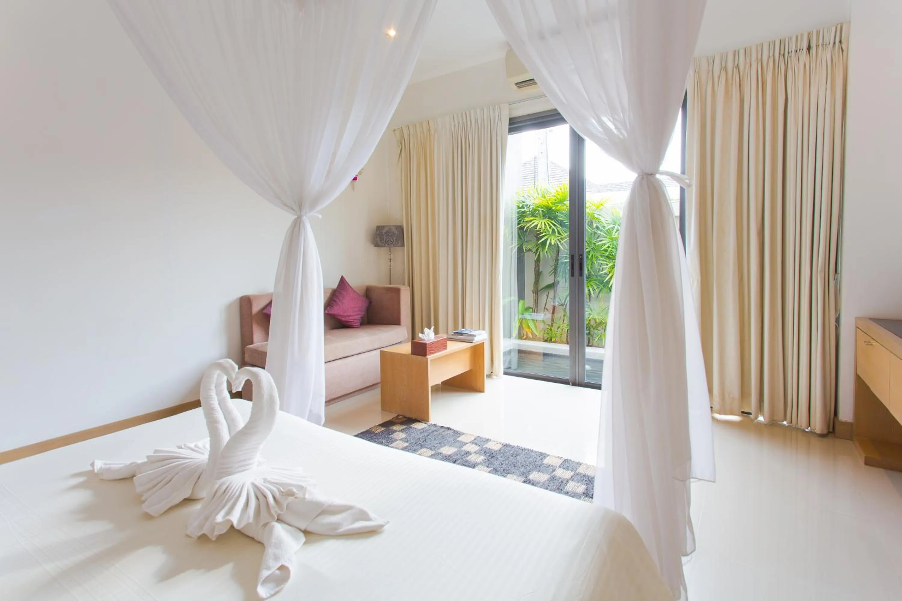 Bedroom, Bed in Honeymooner Pool Villa@Seastone