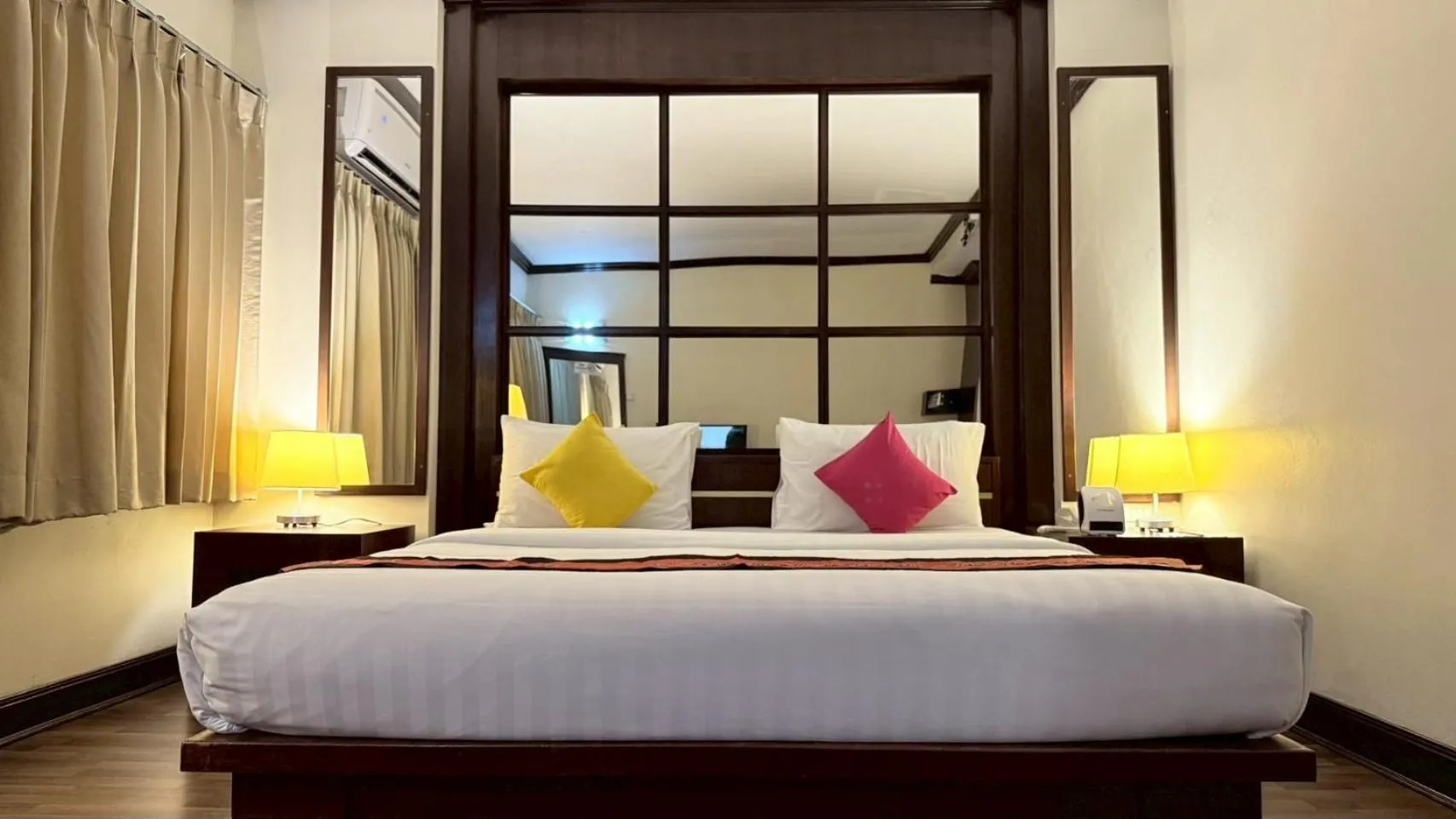 Bed in Grand Business Inn