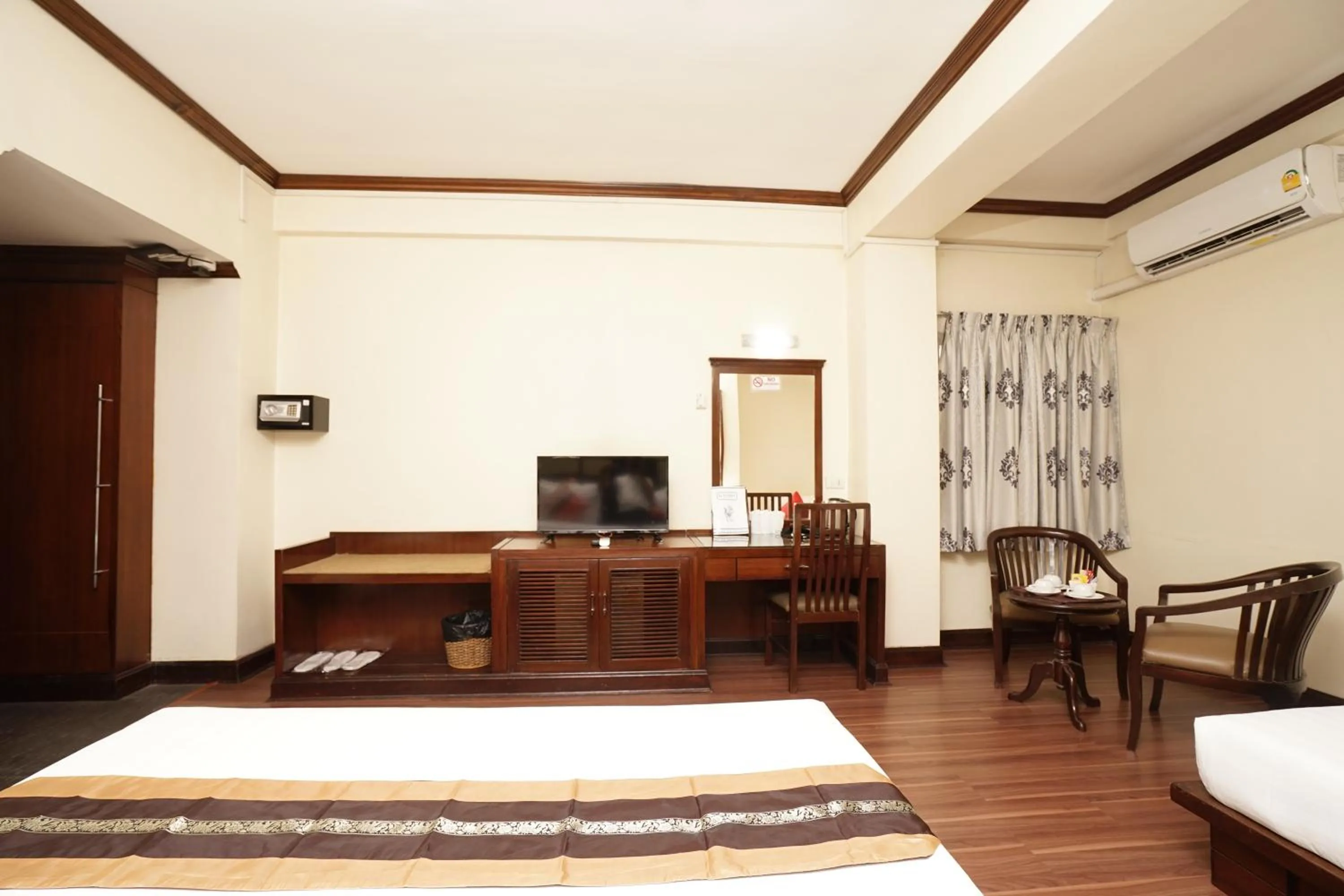 Bedroom, Bed in Grand Business Inn