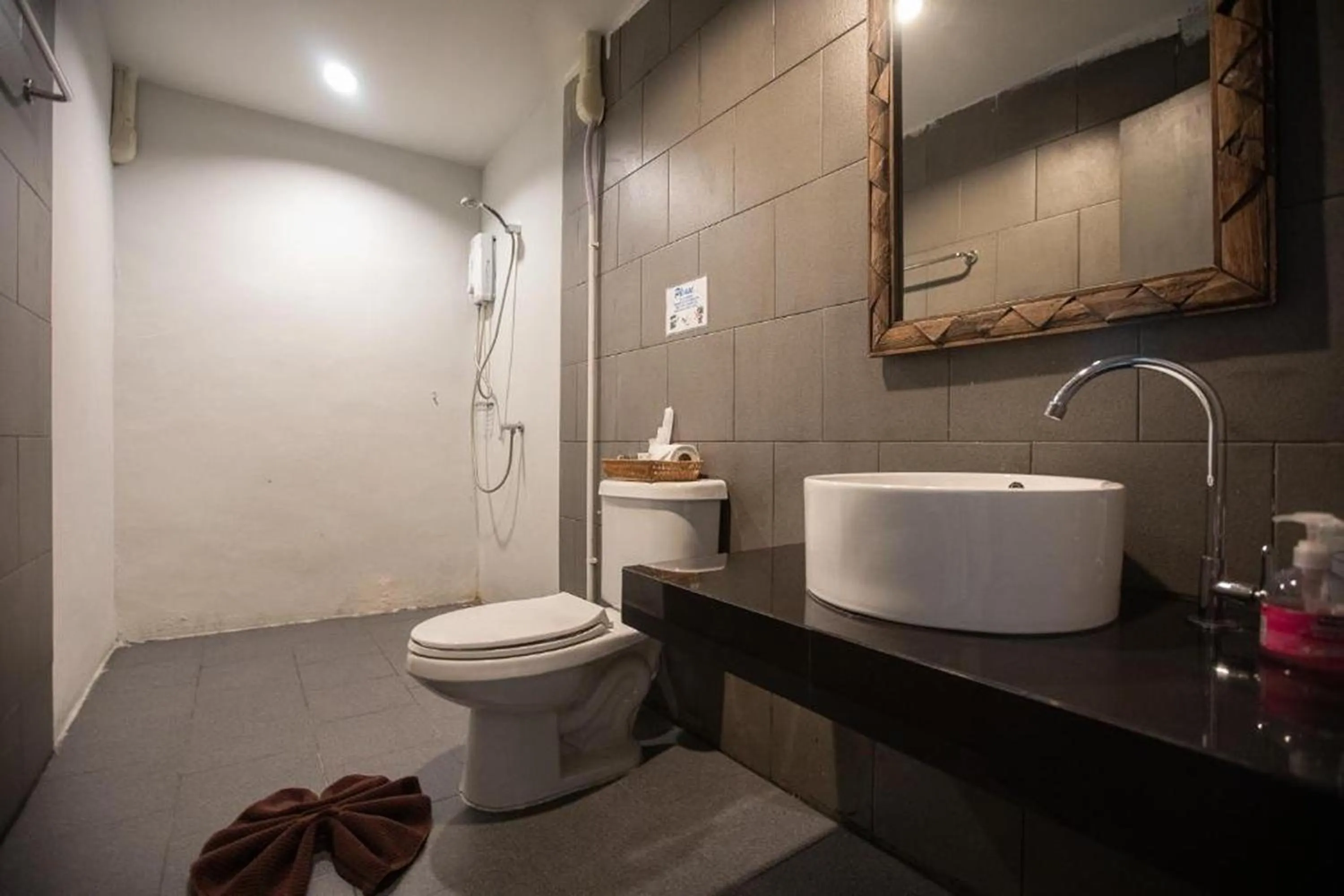 Shower in Sabaidee Chiangmai Hotel