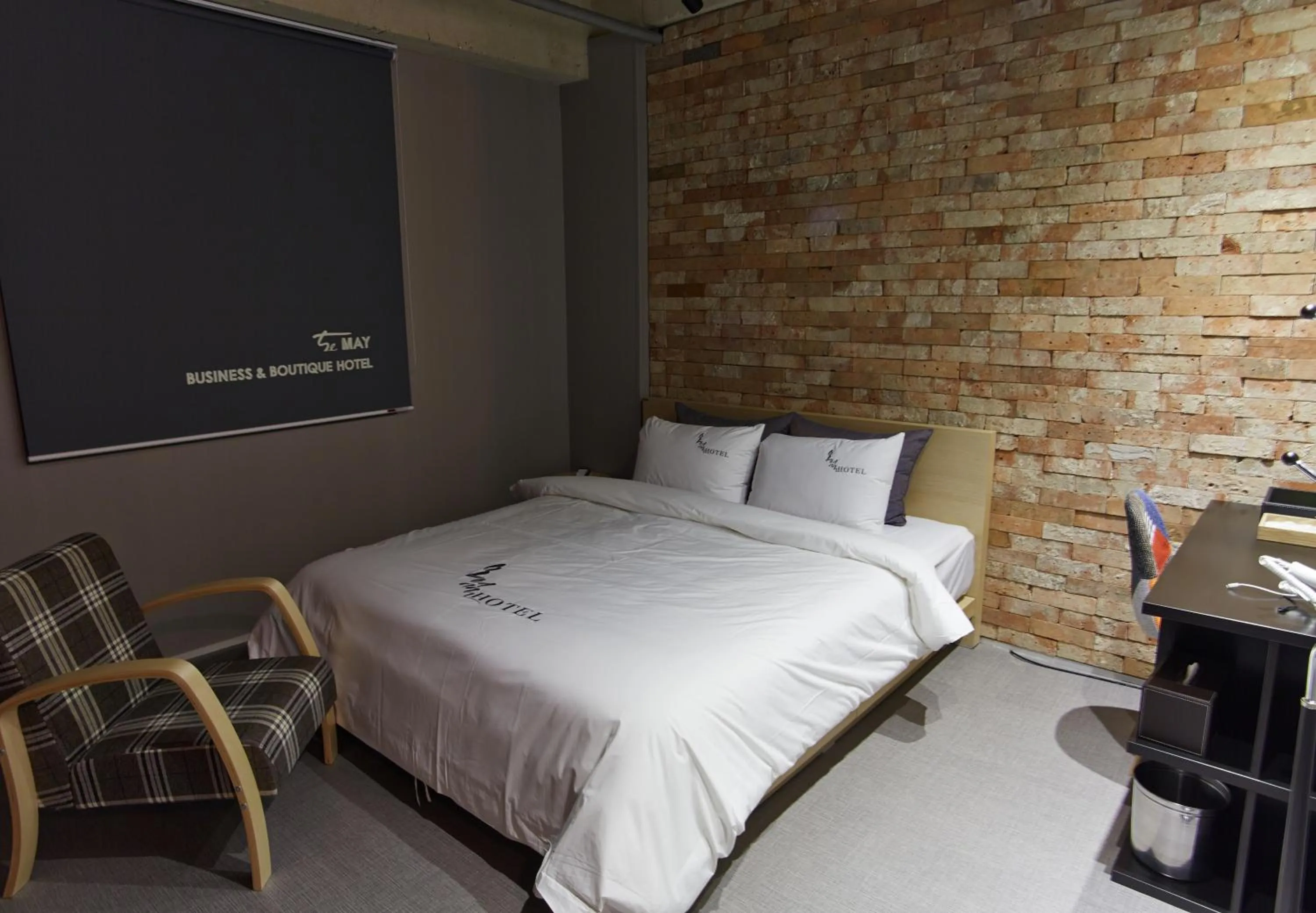 Bed in Hotel The May