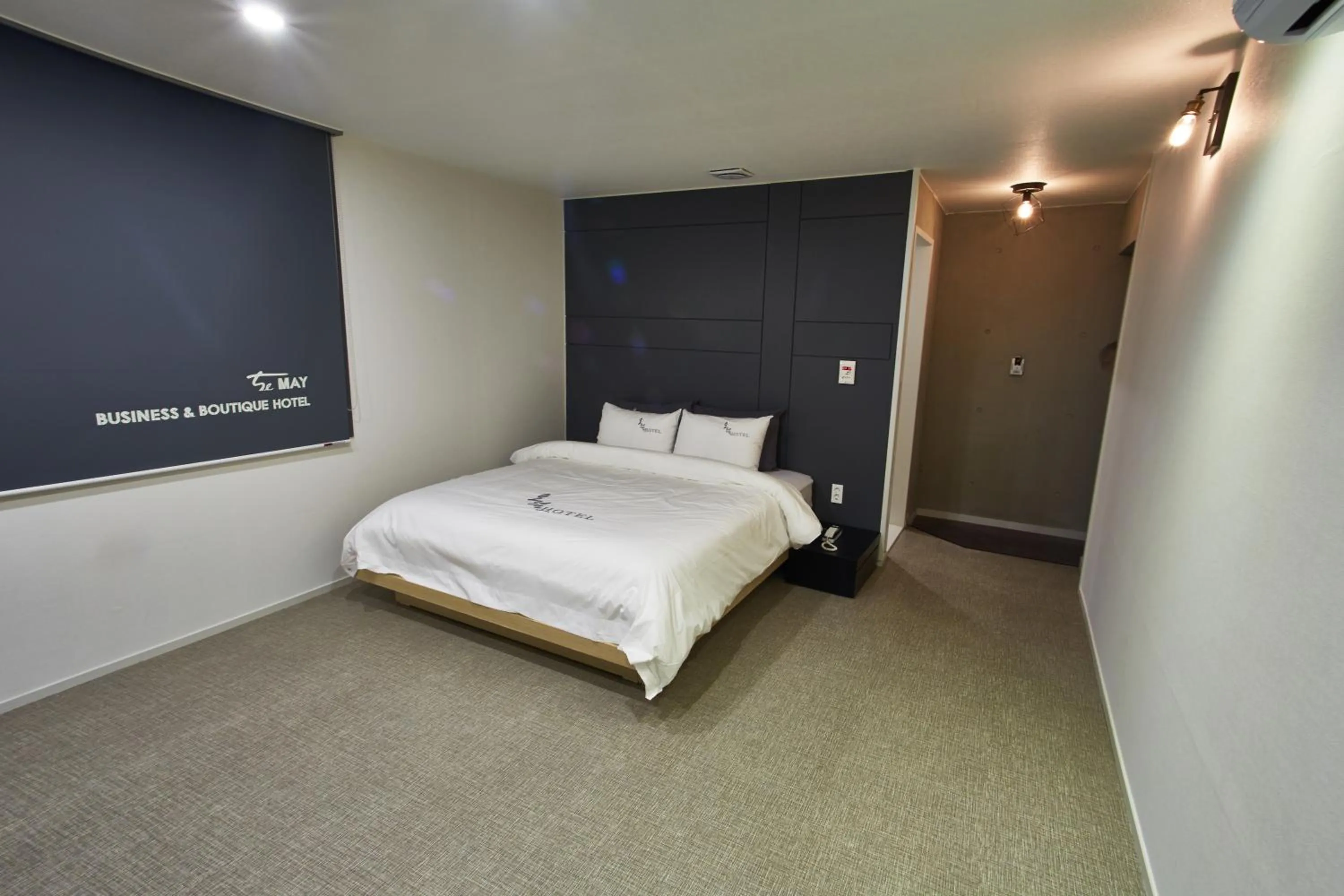 Photo of the whole room, Bed in Hotel The May