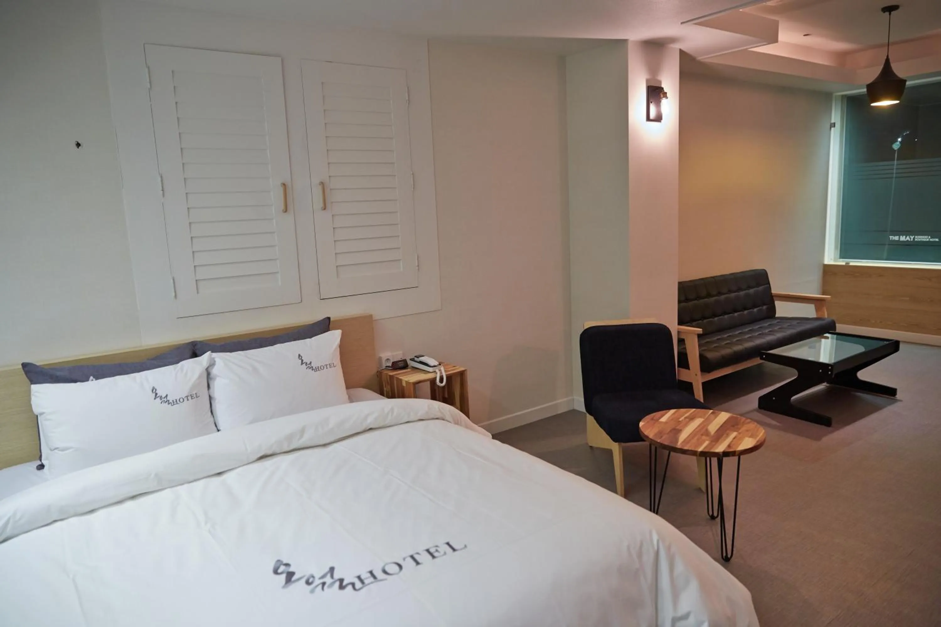 Photo of the whole room, Bed in Hotel The May