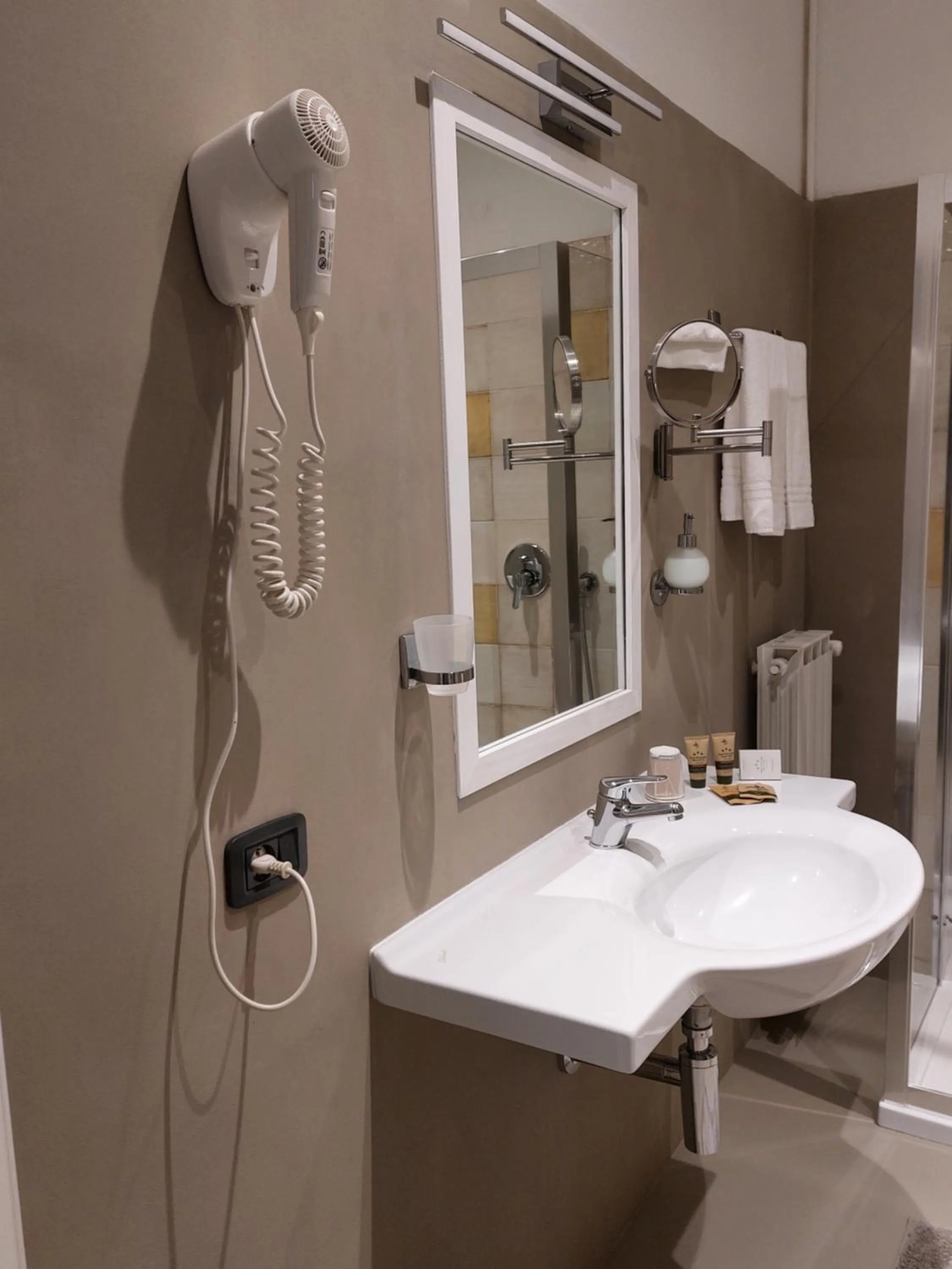 Bathroom in Albergo Pesce D'oro