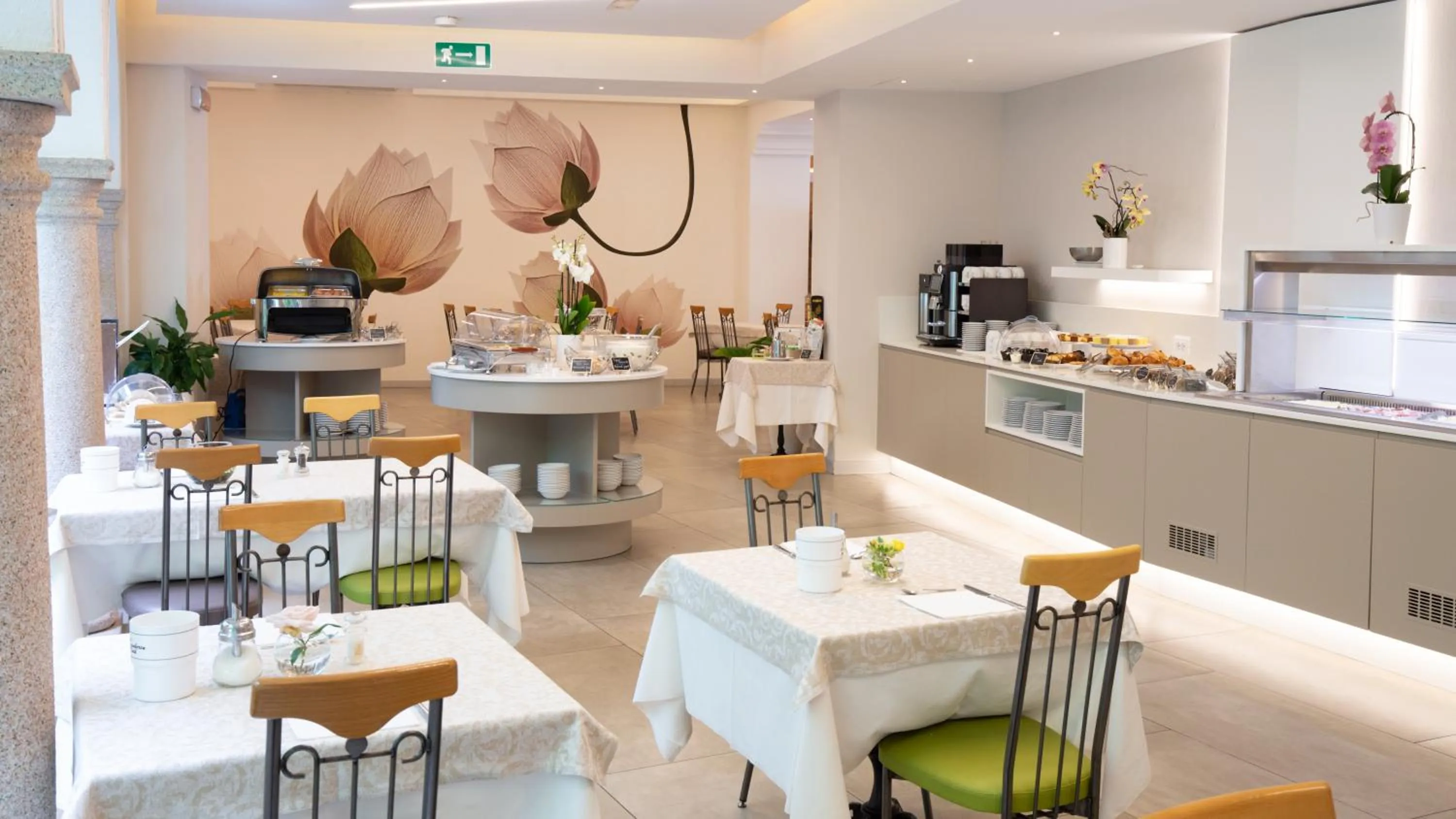 Restaurant/places to eat in Albergo Pesce D'oro