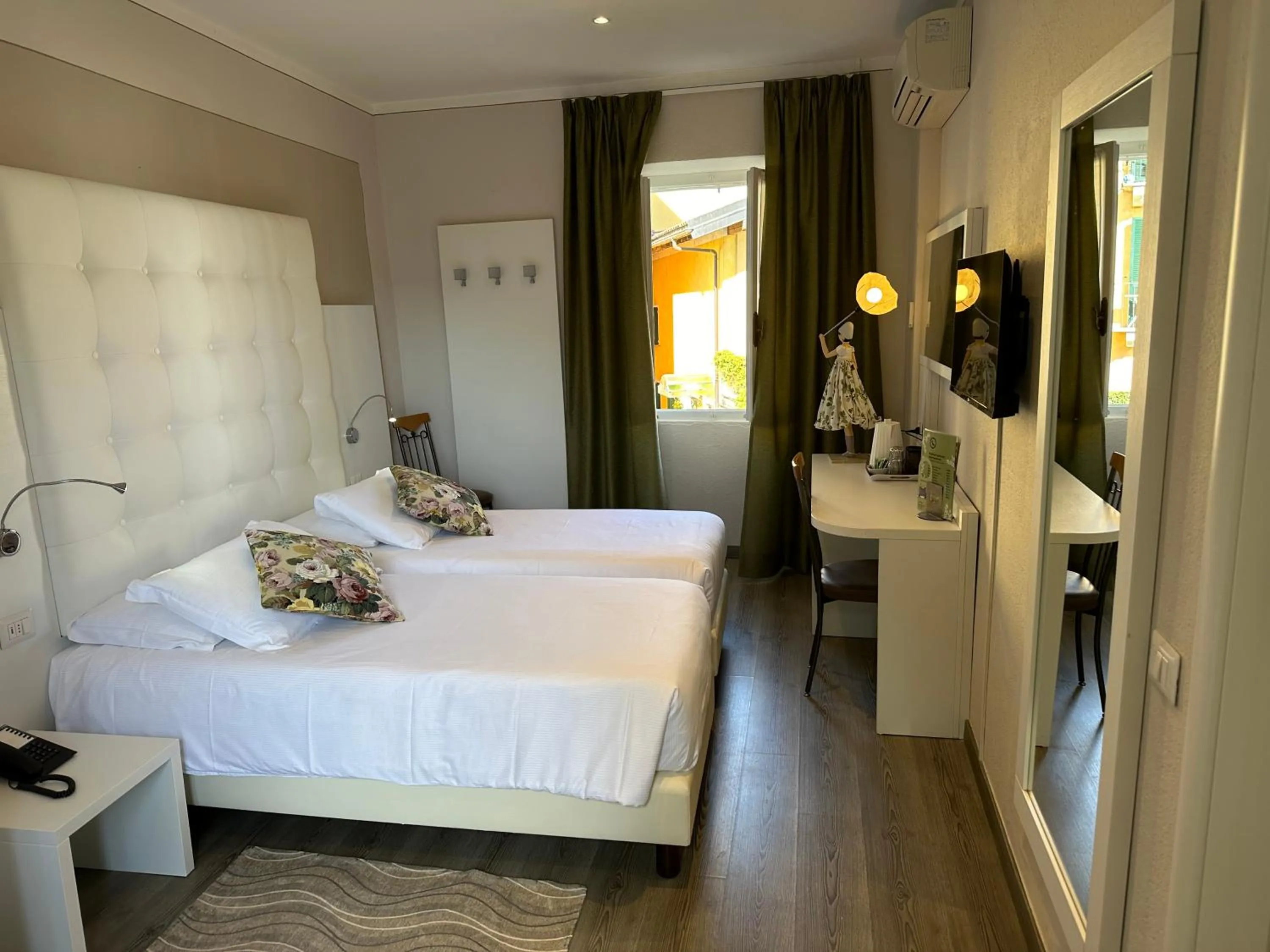 Bedroom, Bed in Albergo Pesce D'oro