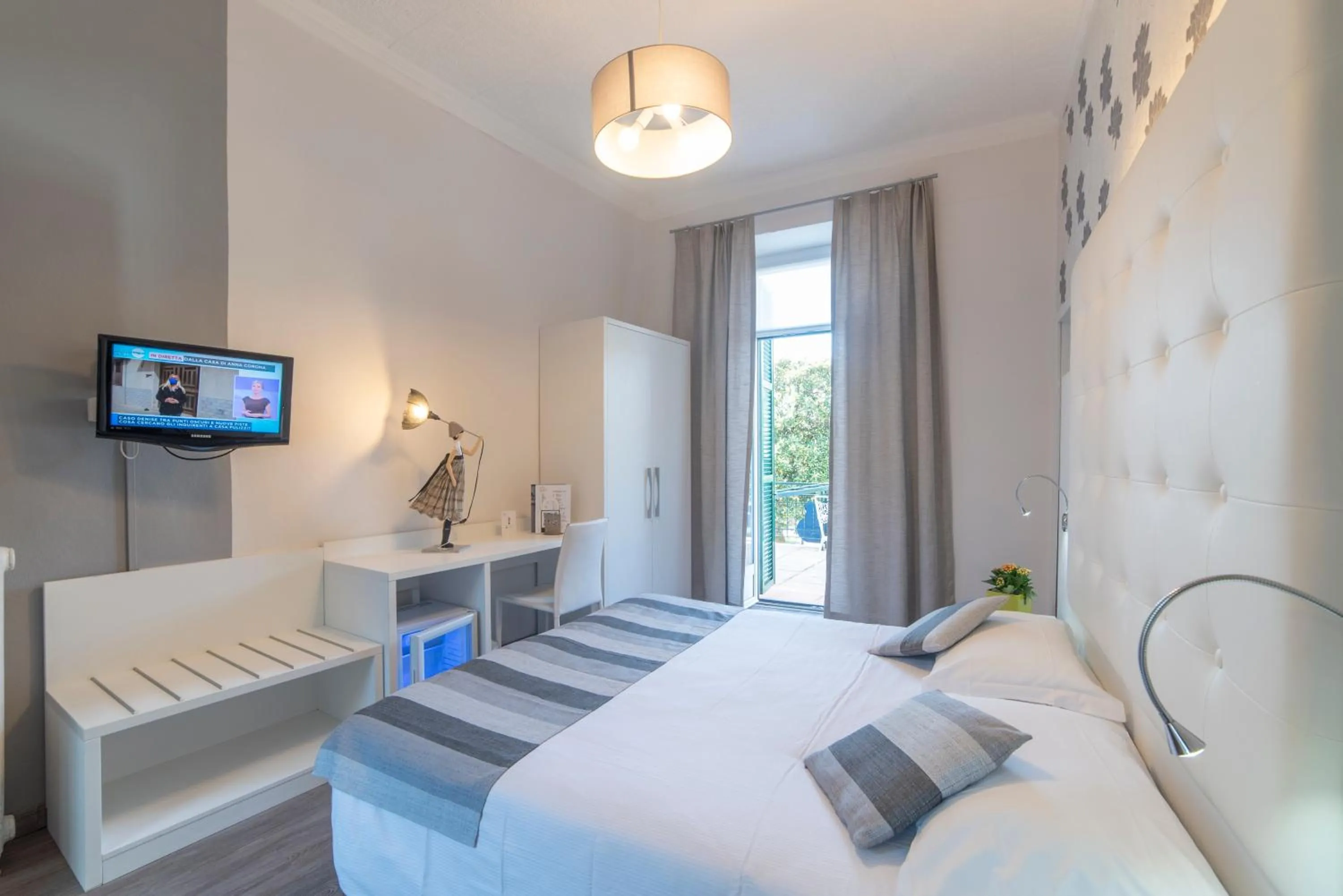 Bed in Albergo Pesce D'oro