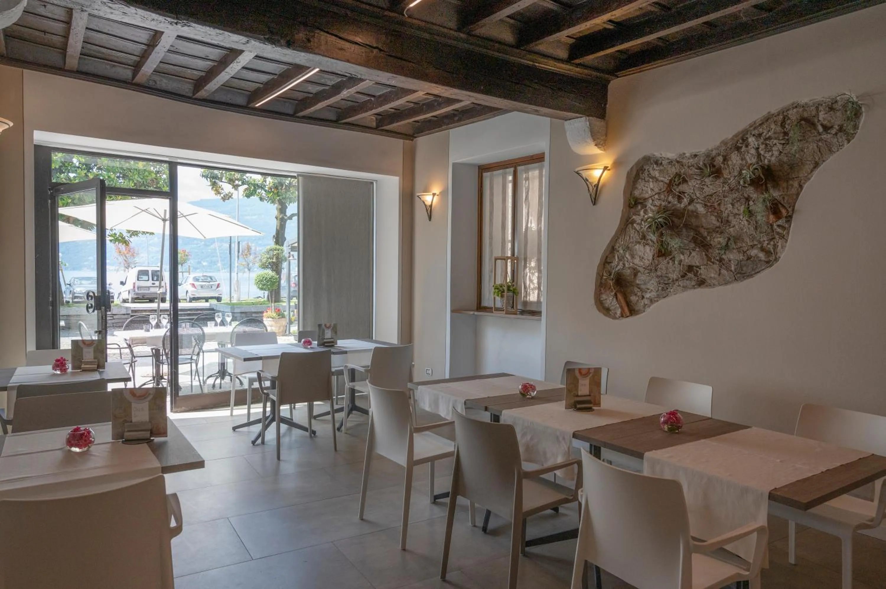 Restaurant/places to eat in Albergo Pesce D'oro