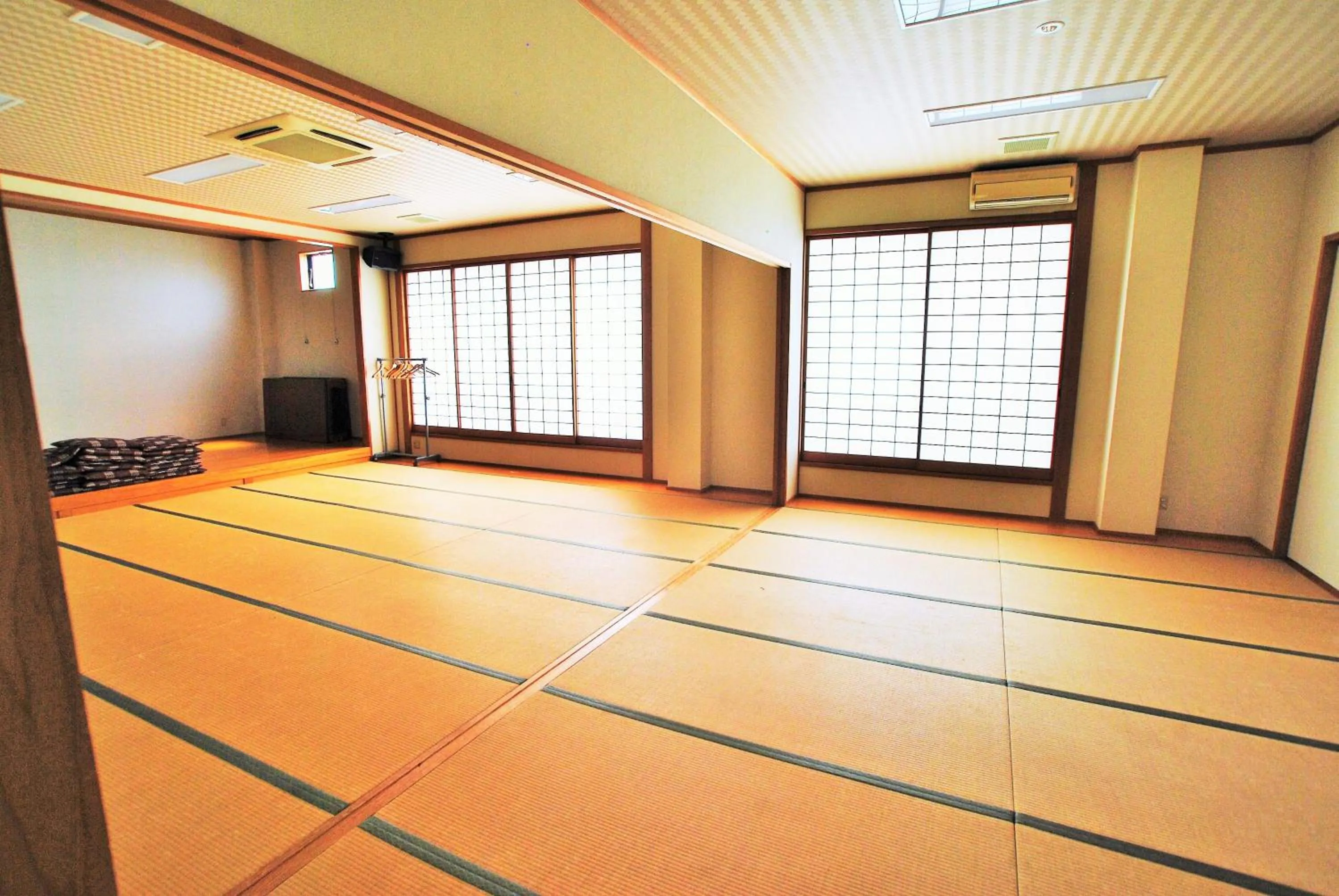 Business facilities in Shokinkan