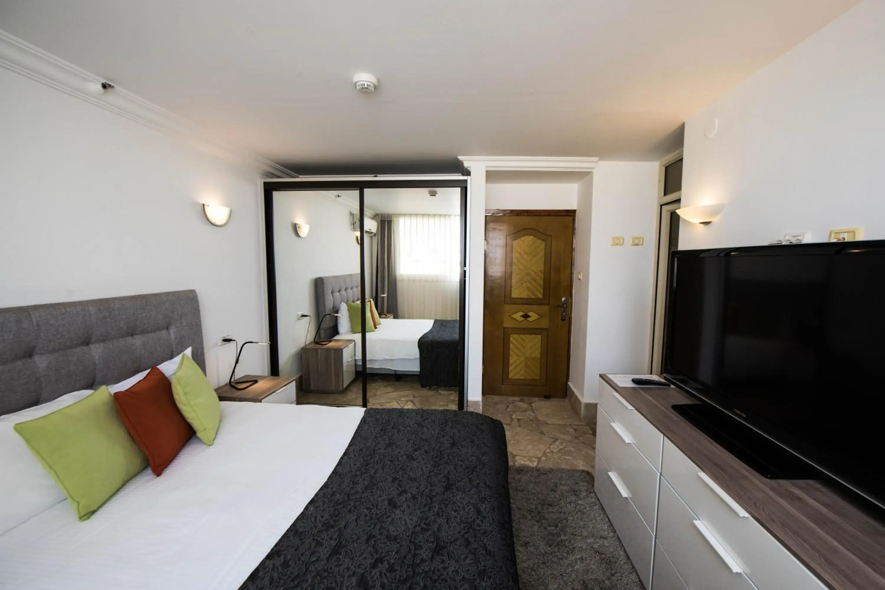 Deluxe Suite with Spa Bath in Ramon Suites by Smart Hotels Deluxe Suite with Spa Bath in Ramon Suites by Smart Hotels