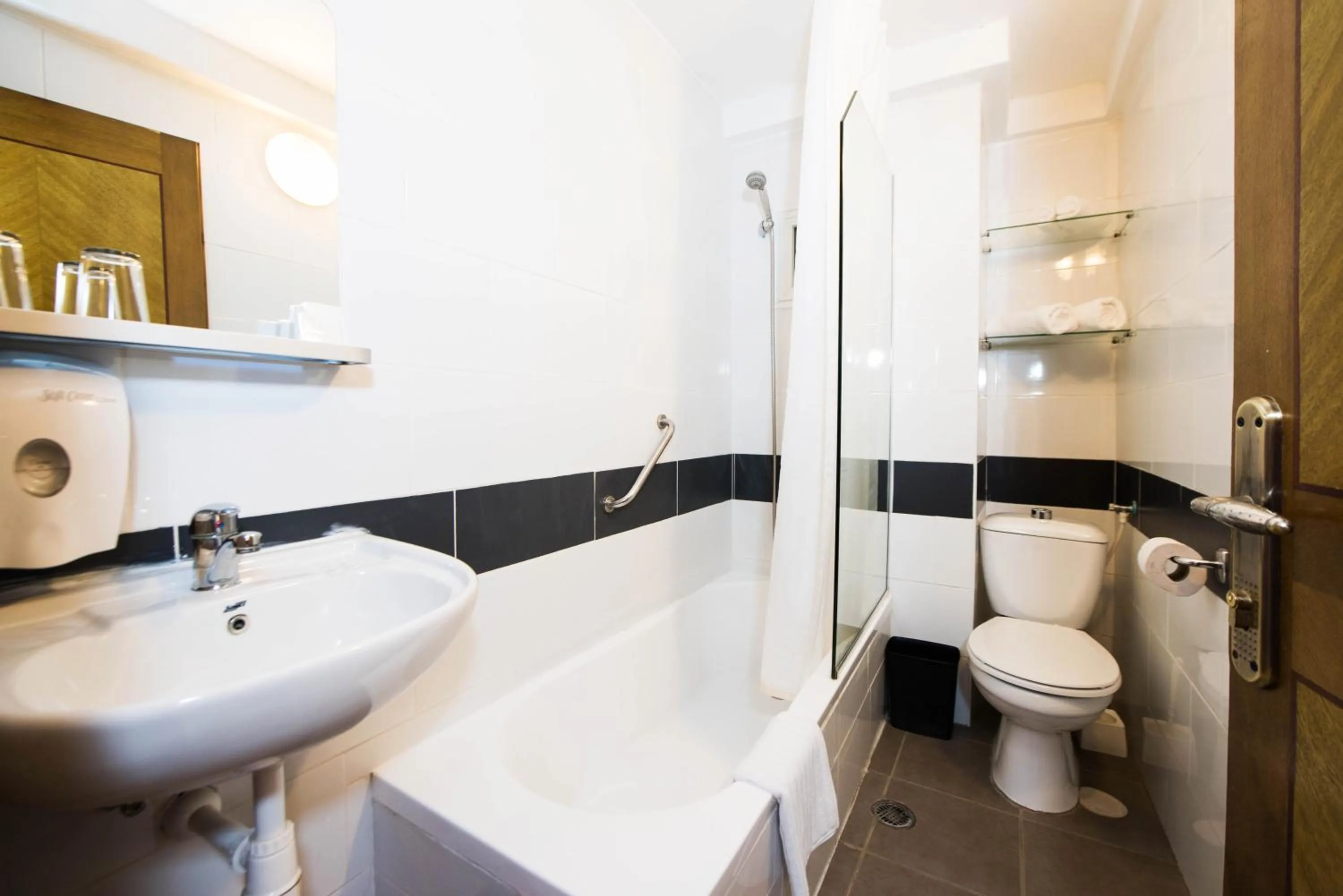 Toilet in Ramon Suites by Smart Hotels