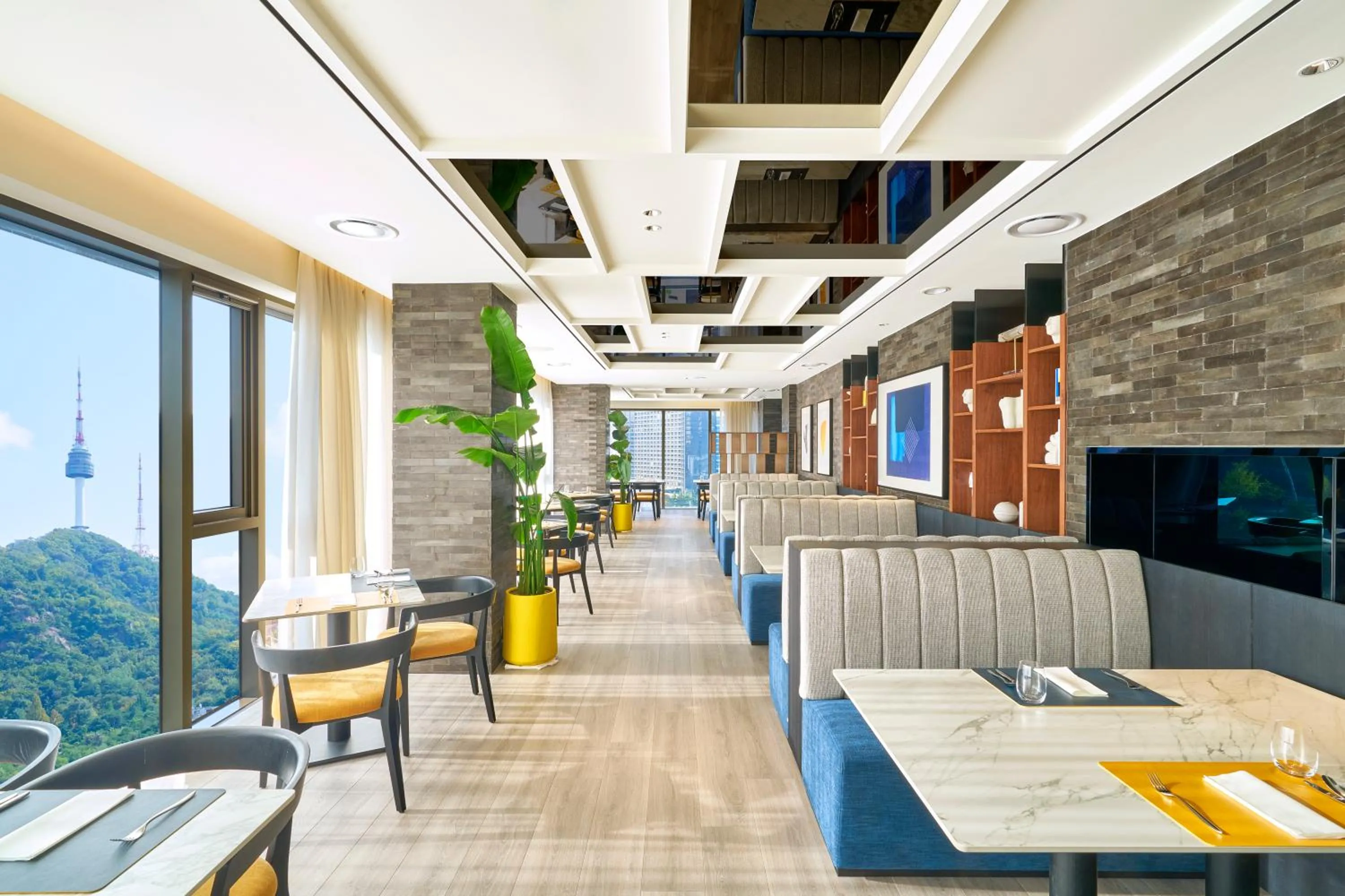 Lounge or bar in voco Seoul Myeongdong by IHG