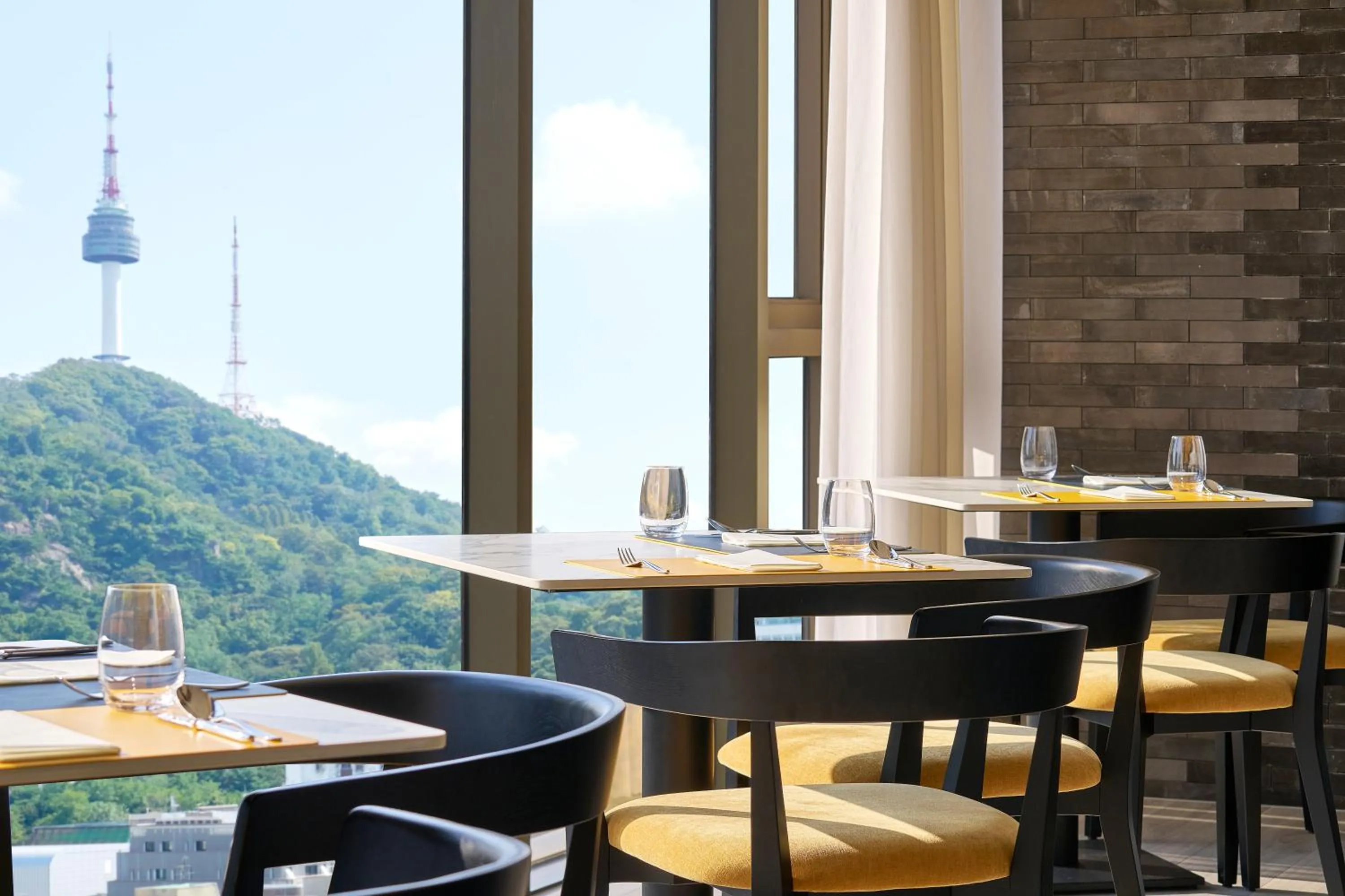 Lounge or bar in voco Seoul Myeongdong by IHG