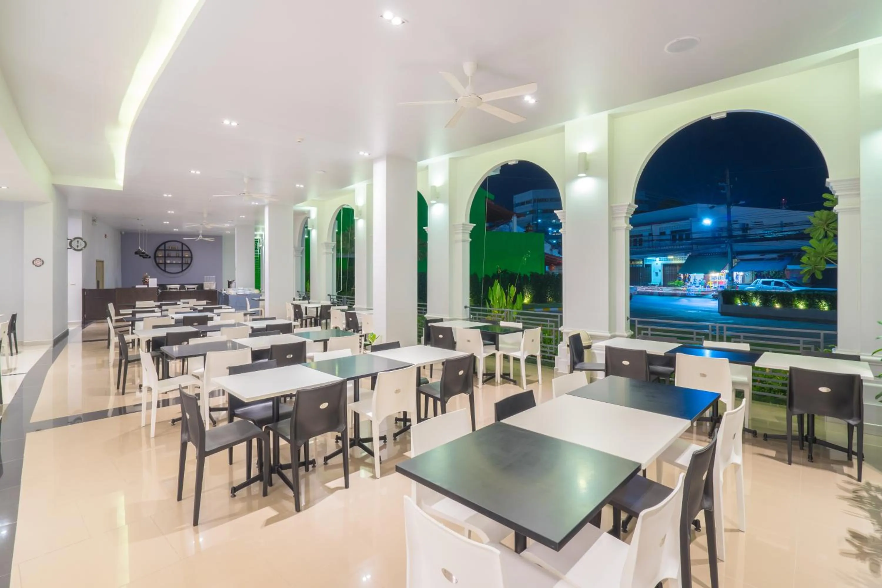 Restaurant/places to eat in Vapa Hotel - SHA Extra Plus