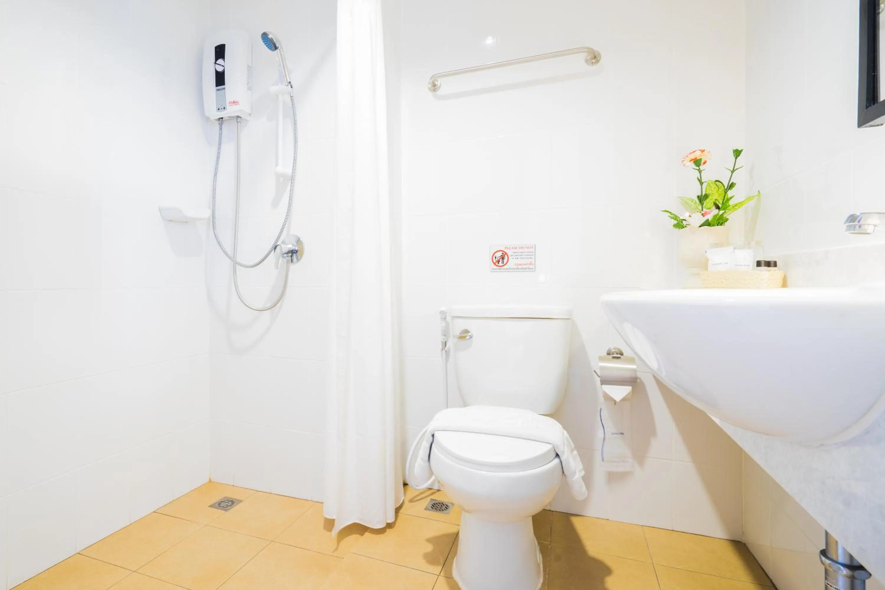 Shower in Vapa Hotel - SHA Extra Plus