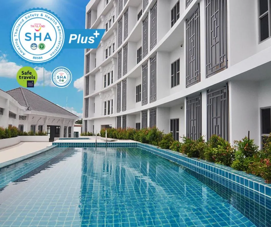 Swimming pool in Vapa Hotel - SHA Extra Plus