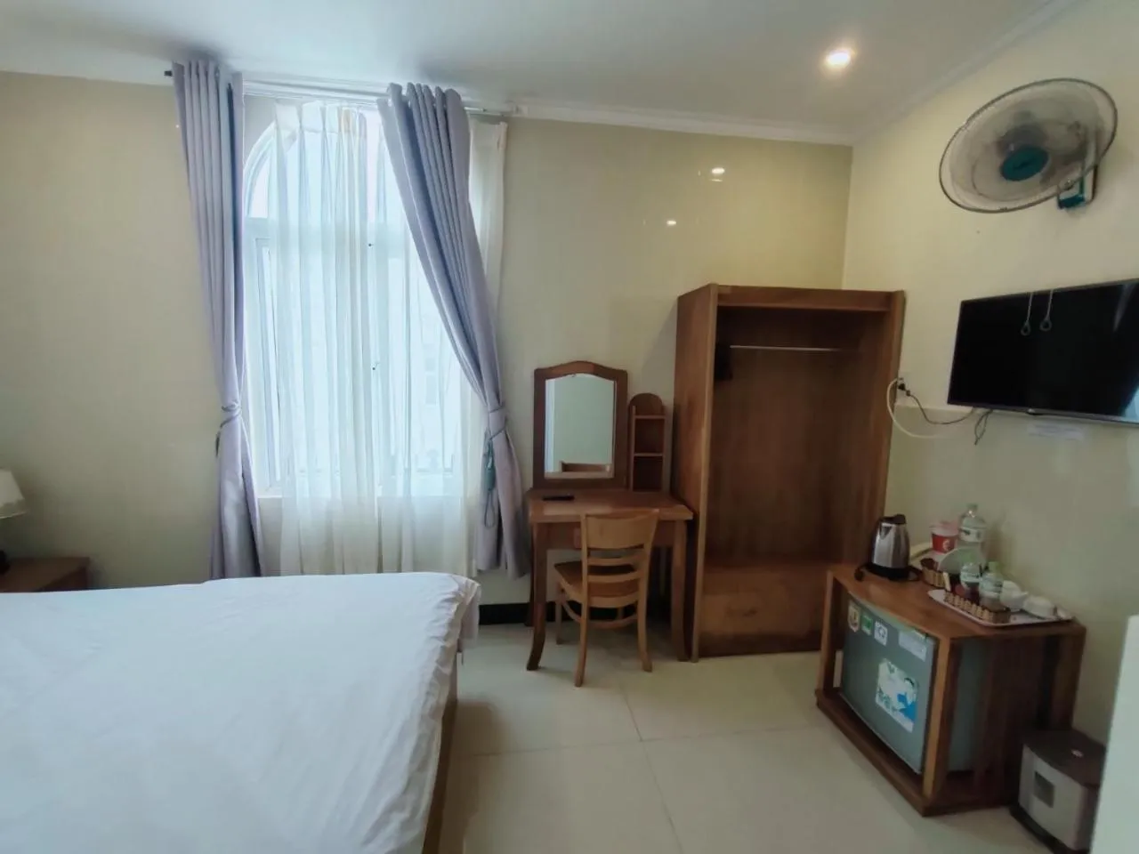 Bed in Kim Huong Quang Hotel