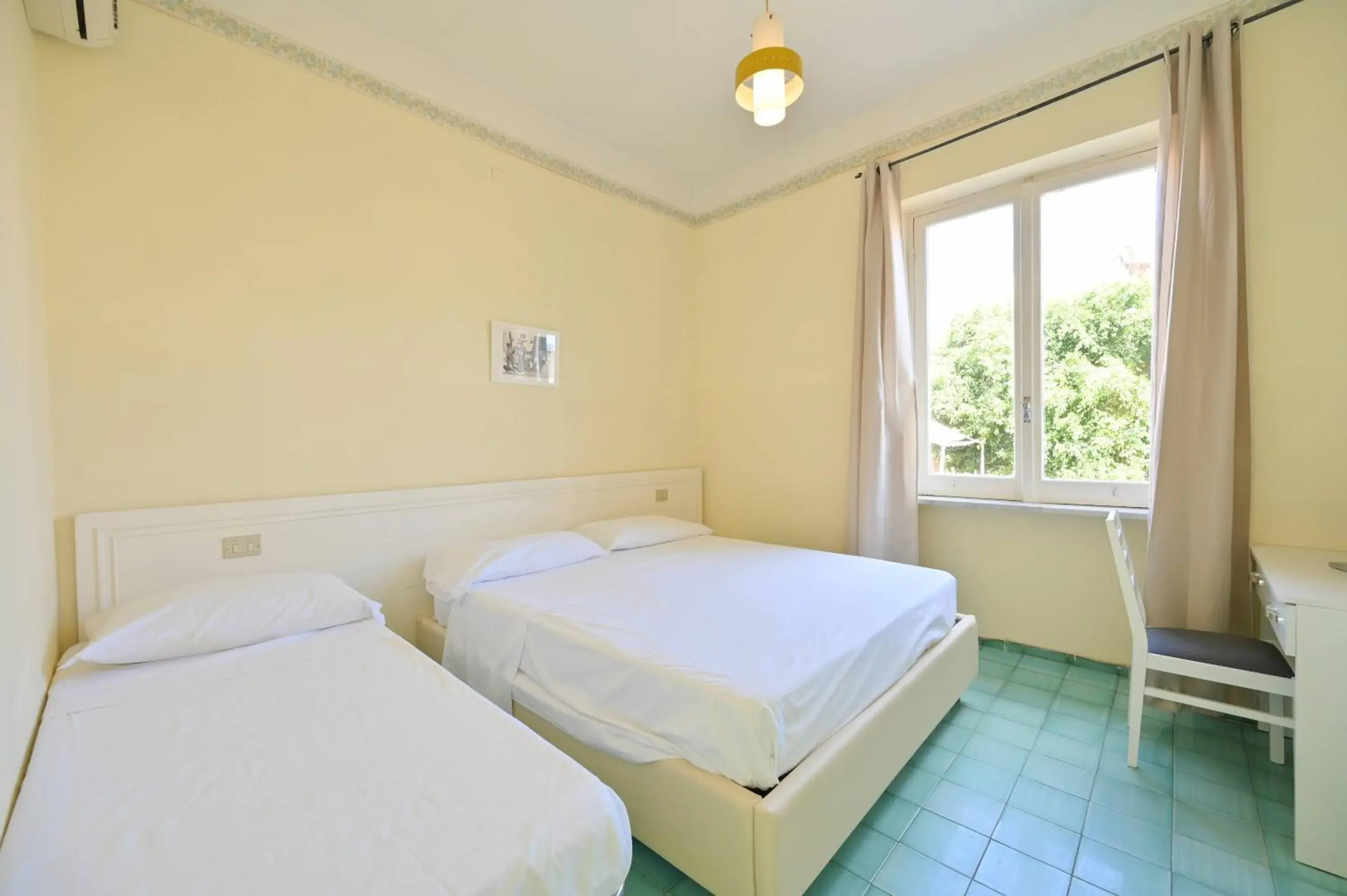 Triple Room in Villa Diana - Beach & Rooms Triple Room in Villa Diana - Beach & Rooms