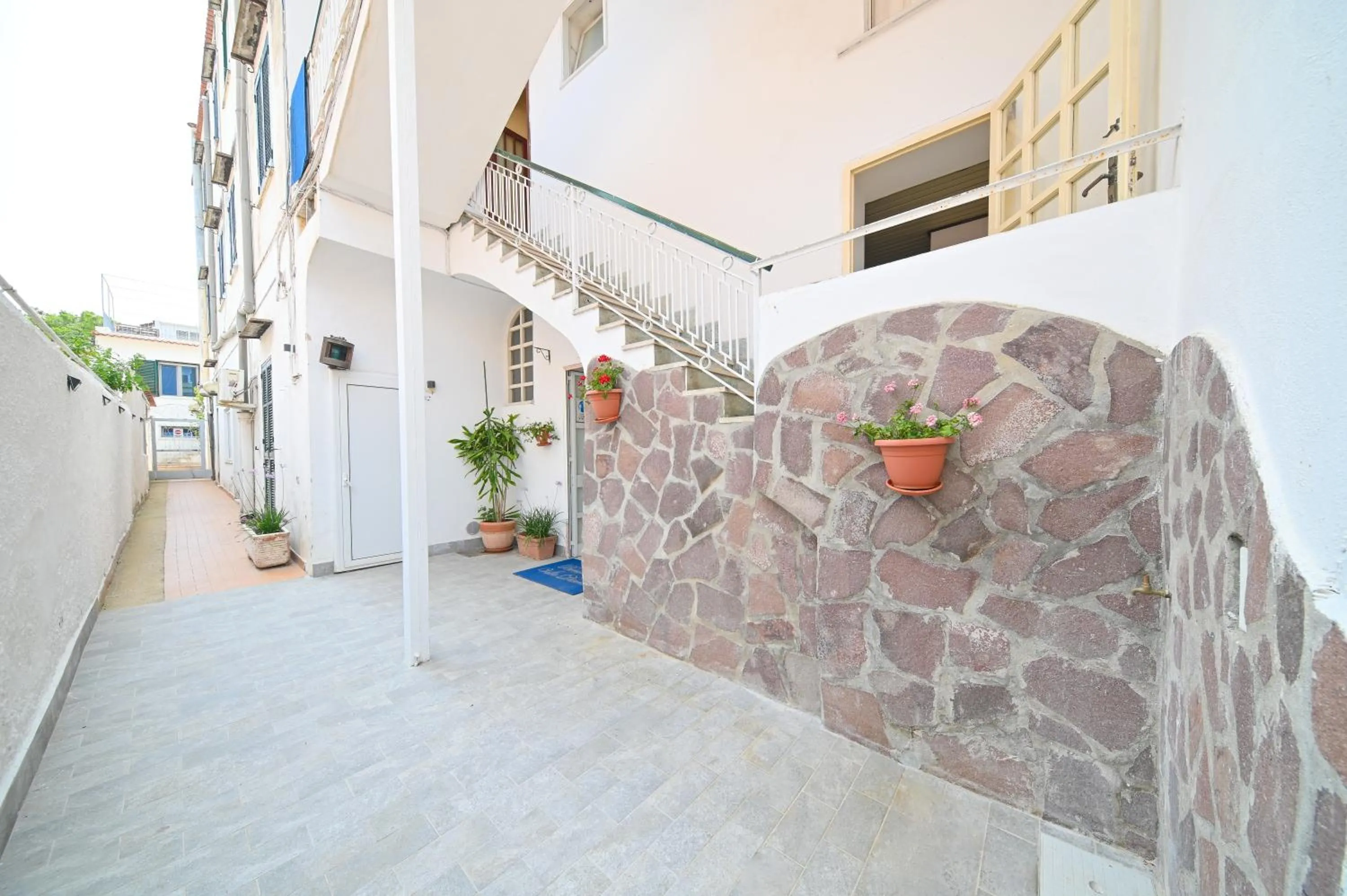 Facade/entrance in Villa Diana - Beach & Rooms